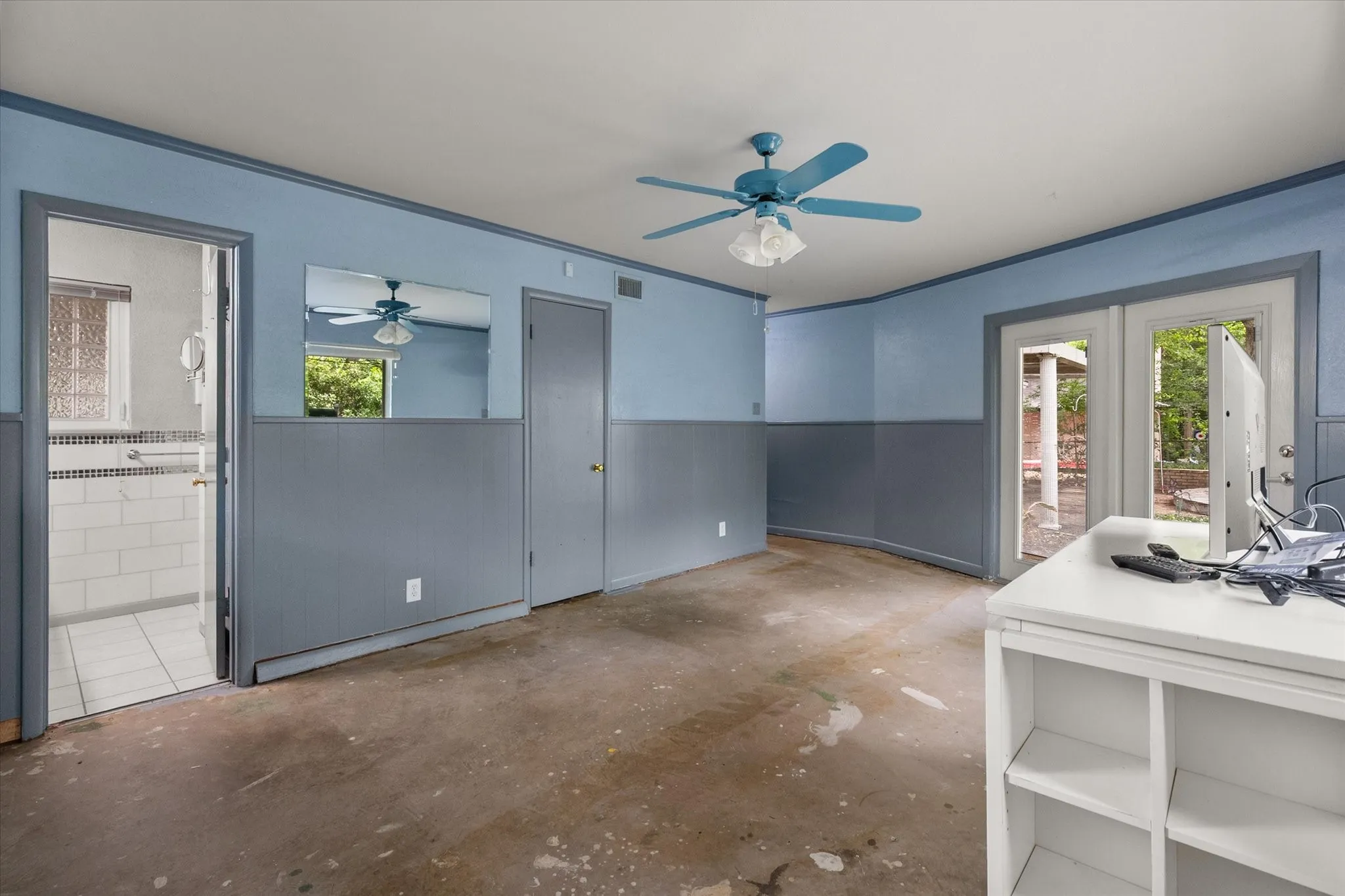 Single Family Residence For Sale in Tarrant County , 1209 W Lilly Lane, Arlington, Texas 76013, 3 Bedroom, 3 Bathroom, Garage spaces, 1,865 Sqft, built in 1955, mls#21270576, Real Estate Agent in Arlington, Homes For Sale in Tarrant county, Homes For Sale in Arlington, Realtor in Arlington Texas, Real Estate Brokerage Independent Realty Texas, Luminita Cordes Realtor