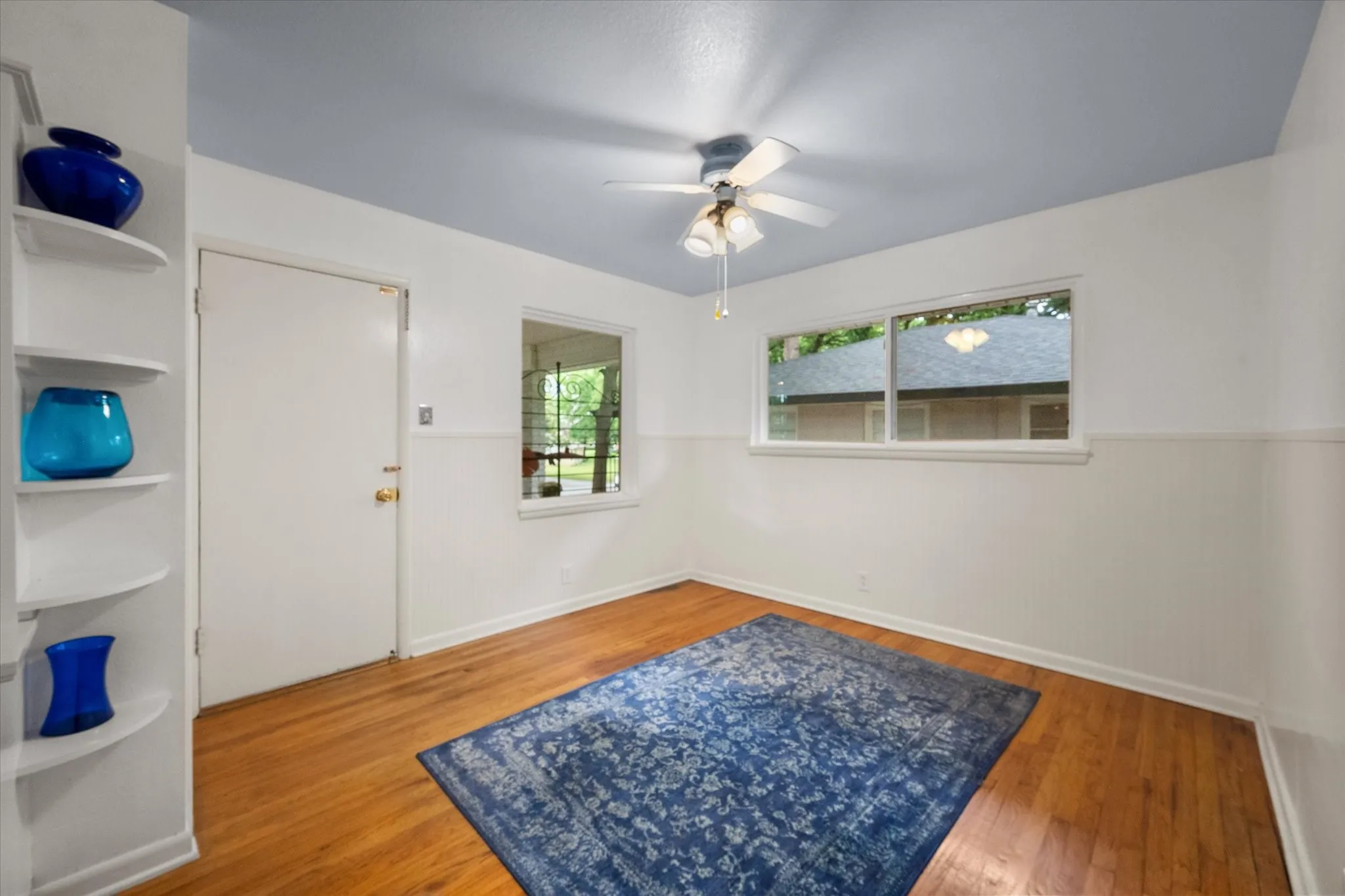 Single Family Residence For Sale in Tarrant County , 1209 W Lilly Lane, Arlington, Texas 76013, 3 Bedroom, 3 Bathroom, Garage spaces, 1,865 Sqft, built in 1955, mls#21270576, Real Estate Agent in Arlington, Homes For Sale in Tarrant county, Homes For Sale in Arlington, Realtor in Arlington Texas, Real Estate Brokerage Independent Realty Texas, Luminita Cordes Realtor