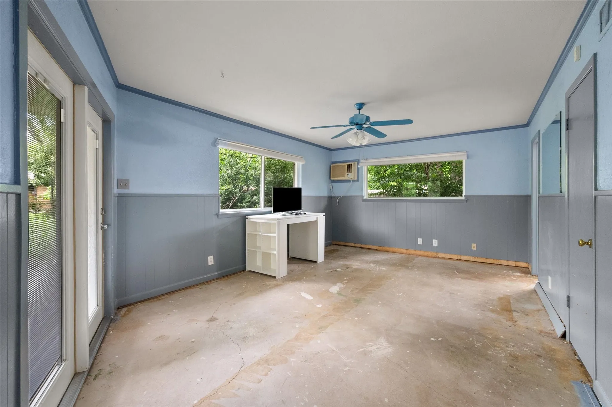 Single Family Residence For Sale in Tarrant County , 1209 W Lilly Lane, Arlington, Texas 76013, 3 Bedroom, 3 Bathroom, Garage spaces, 1,865 Sqft, built in 1955, mls#21270576, Real Estate Agent in Arlington, Homes For Sale in Tarrant county, Homes For Sale in Arlington, Realtor in Arlington Texas, Real Estate Brokerage Independent Realty Texas, Luminita Cordes Realtor