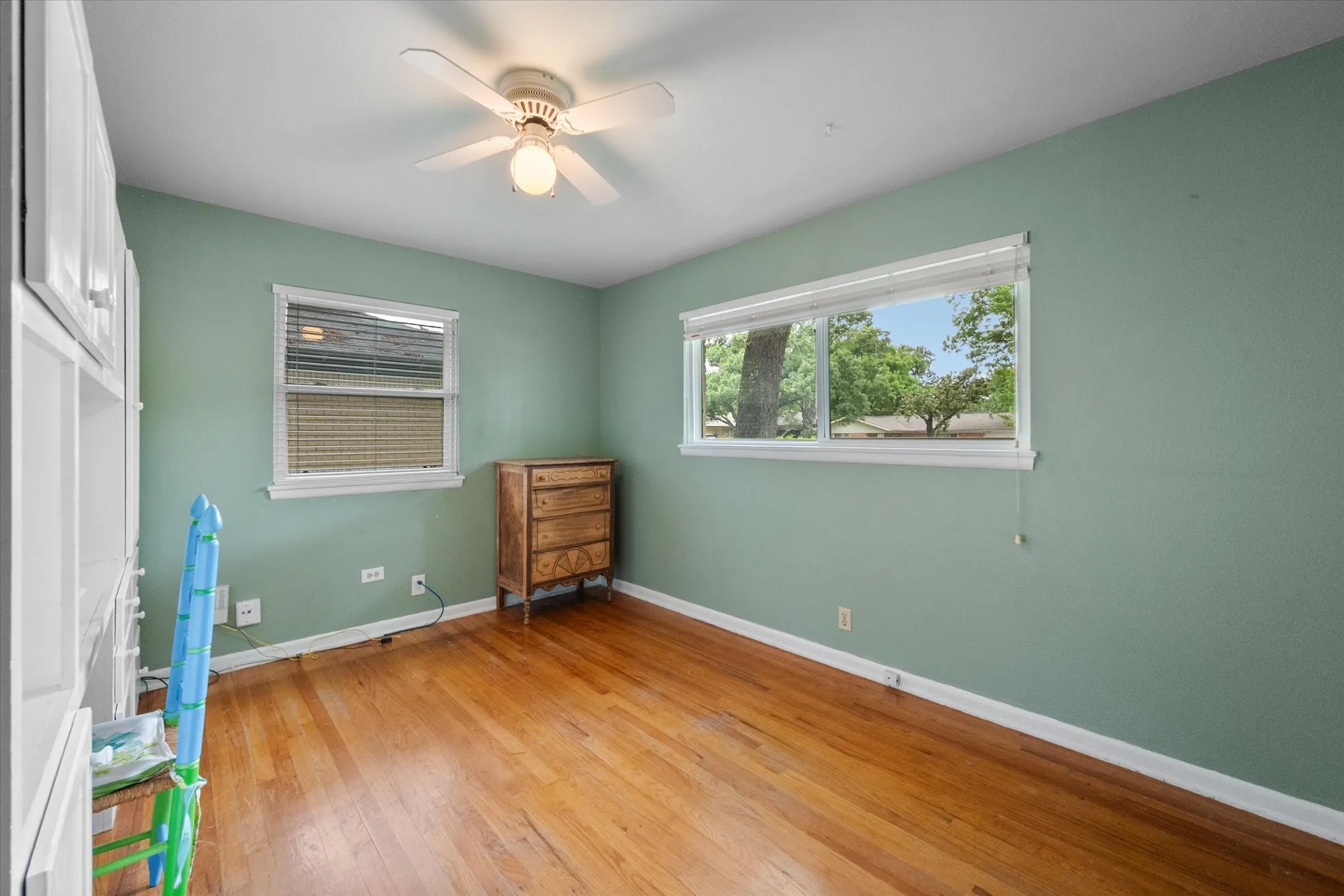 Single Family Residence For Sale in Tarrant County , 1209 W Lilly Lane, Arlington, Texas 76013, 3 Bedroom, 3 Bathroom, Garage spaces, 1,865 Sqft, built in 1955, mls#21270576, Real Estate Agent in Arlington, Homes For Sale in Tarrant county, Homes For Sale in Arlington, Realtor in Arlington Texas, Real Estate Brokerage Independent Realty Texas, Luminita Cordes Realtor