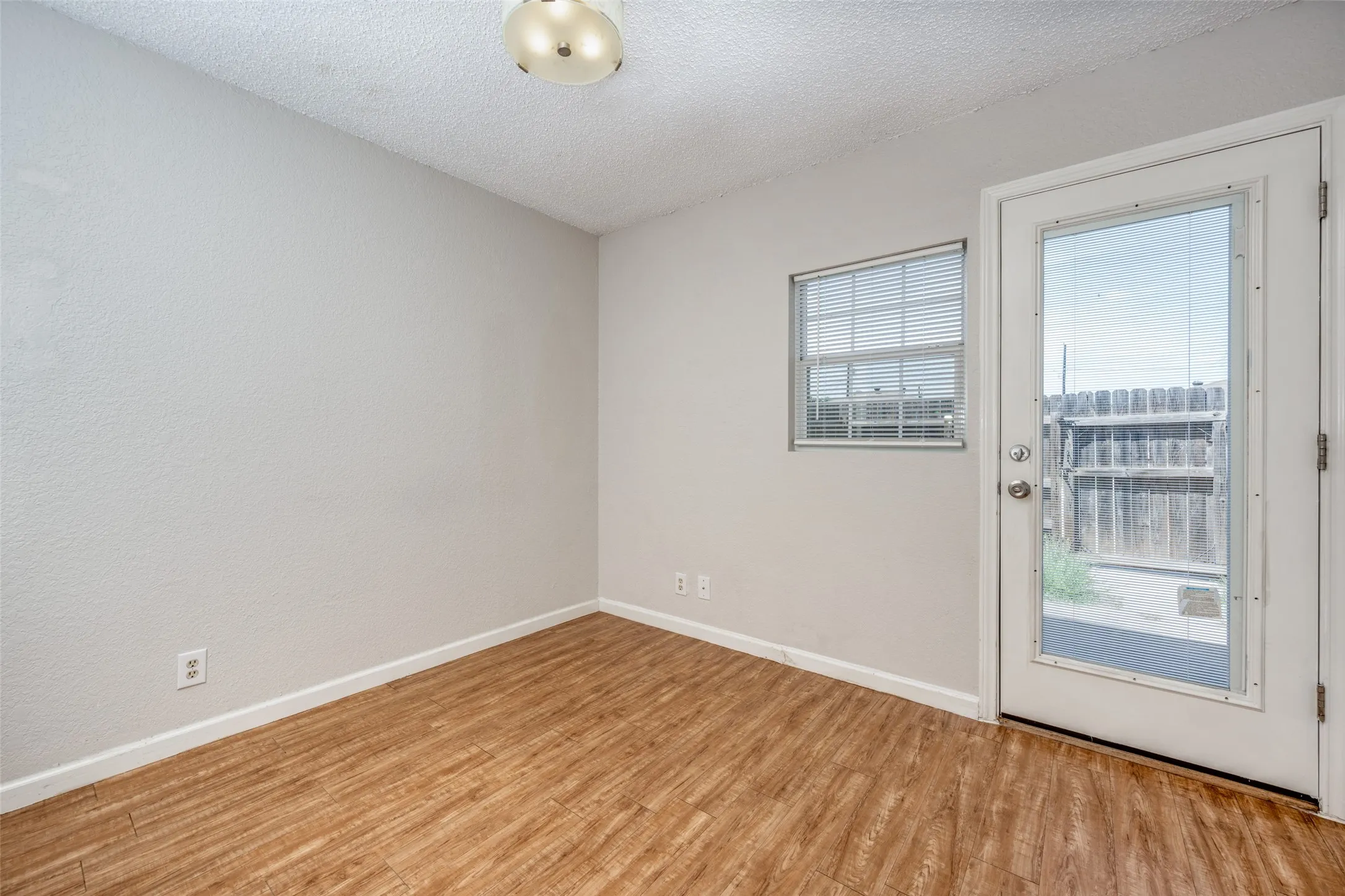 Quadruplex For Rent in Denton County , 604 Meadow View Court 3, Denton, Texas 76207, 2 Bedroom, 2 Bathroom, Garage spaces, 1,020 Sqft, built in 1985, mls#21268527, Real Estate Agent in Denton, Homes For Rent in Denton county, Homes For Rent in Denton, Realtor in Denton Texas, Real Estate Brokerage Independent Realty Texas, Luminita Cordes Realtor