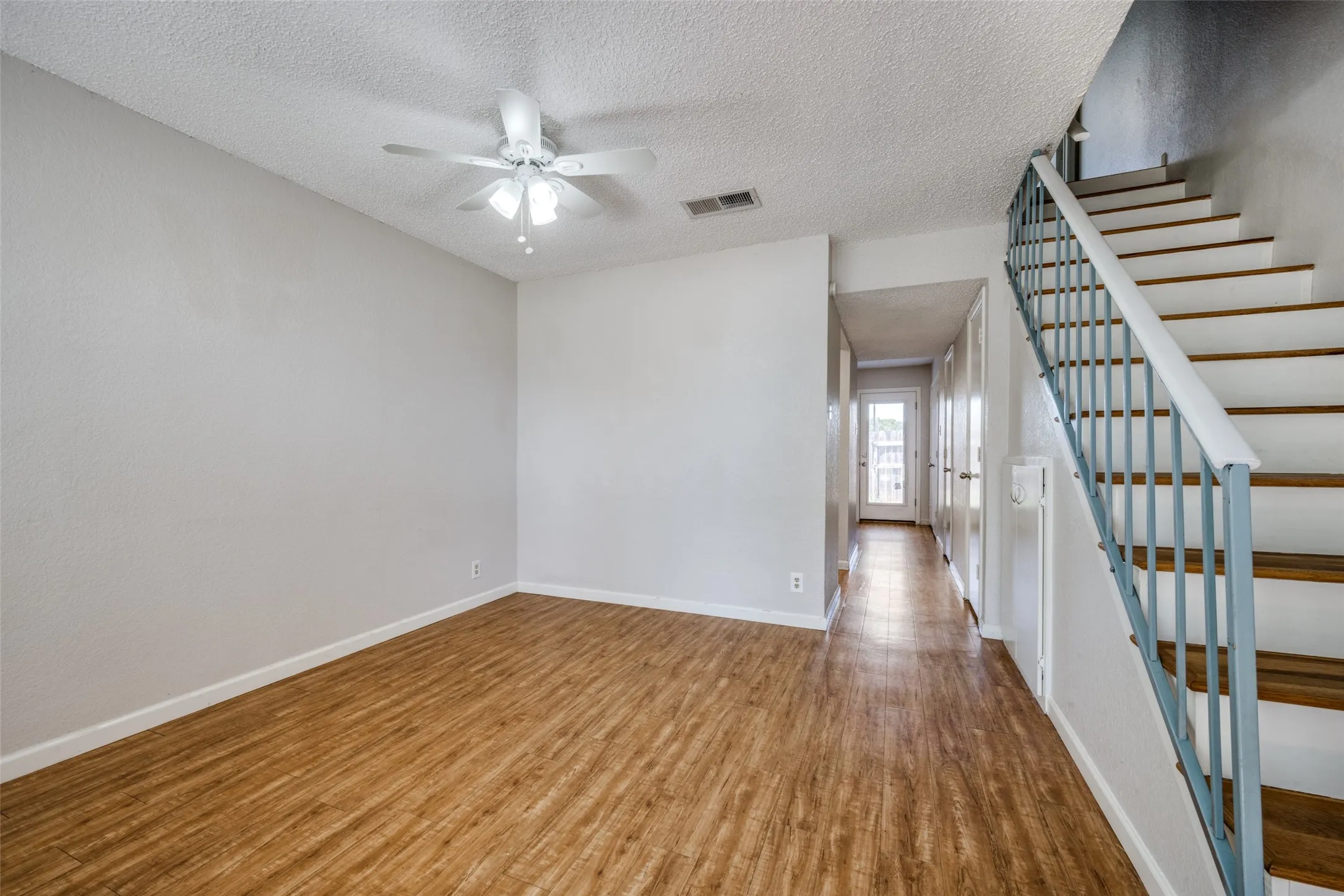 Quadruplex For Rent in Denton County , 604 Meadow View Court 3, Denton, Texas 76207, 2 Bedroom, 2 Bathroom, Garage spaces, 1,020 Sqft, built in 1985, mls#21268527, Real Estate Agent in Denton, Homes For Rent in Denton county, Homes For Rent in Denton, Realtor in Denton Texas, Real Estate Brokerage Independent Realty Texas, Luminita Cordes Realtor