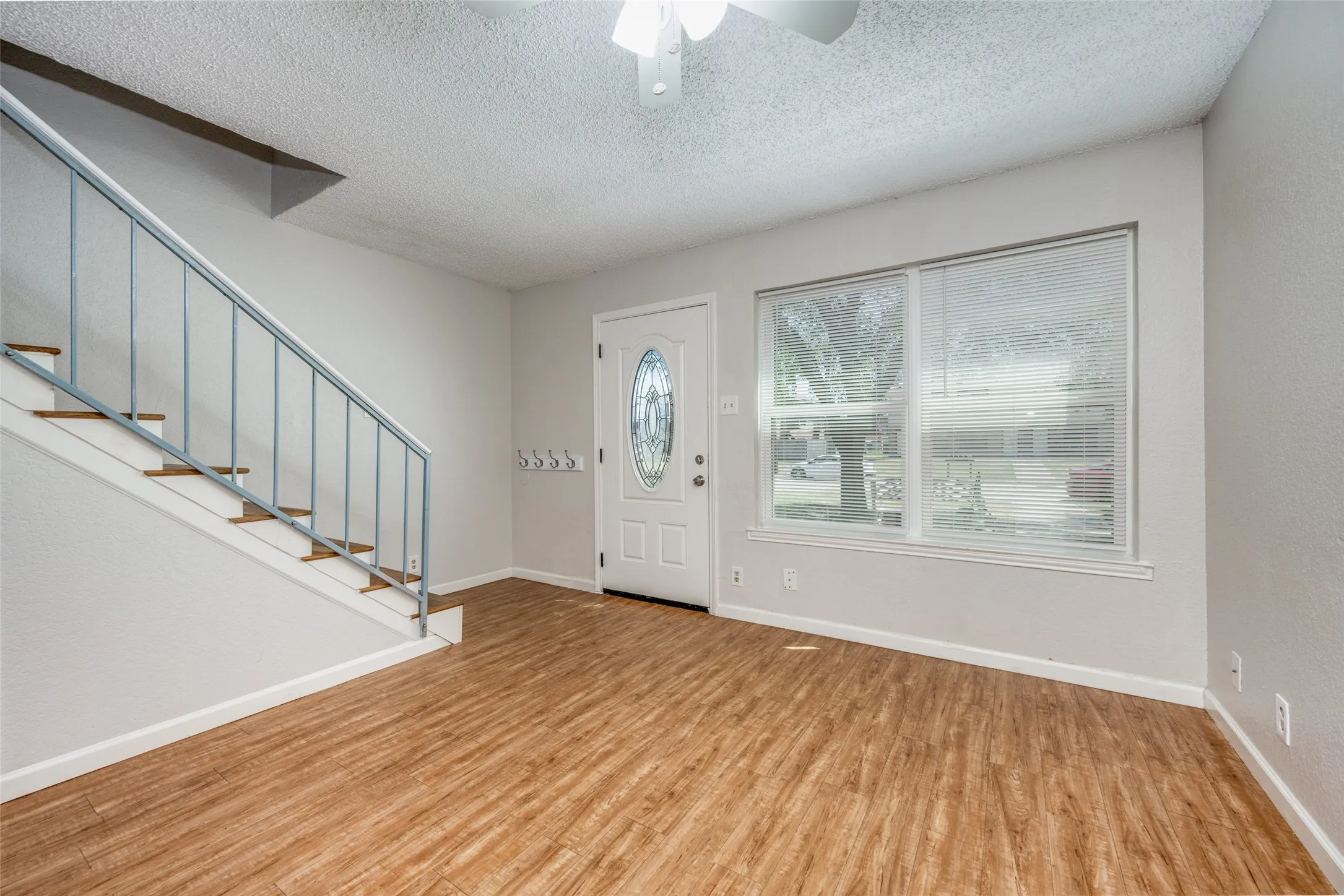Quadruplex For Rent in Denton County , 604 Meadow View Court 3, Denton, Texas 76207, 2 Bedroom, 2 Bathroom, Garage spaces, 1,020 Sqft, built in 1985, mls#21268527, Real Estate Agent in Denton, Homes For Rent in Denton county, Homes For Rent in Denton, Realtor in Denton Texas, Real Estate Brokerage Independent Realty Texas, Luminita Cordes Realtor