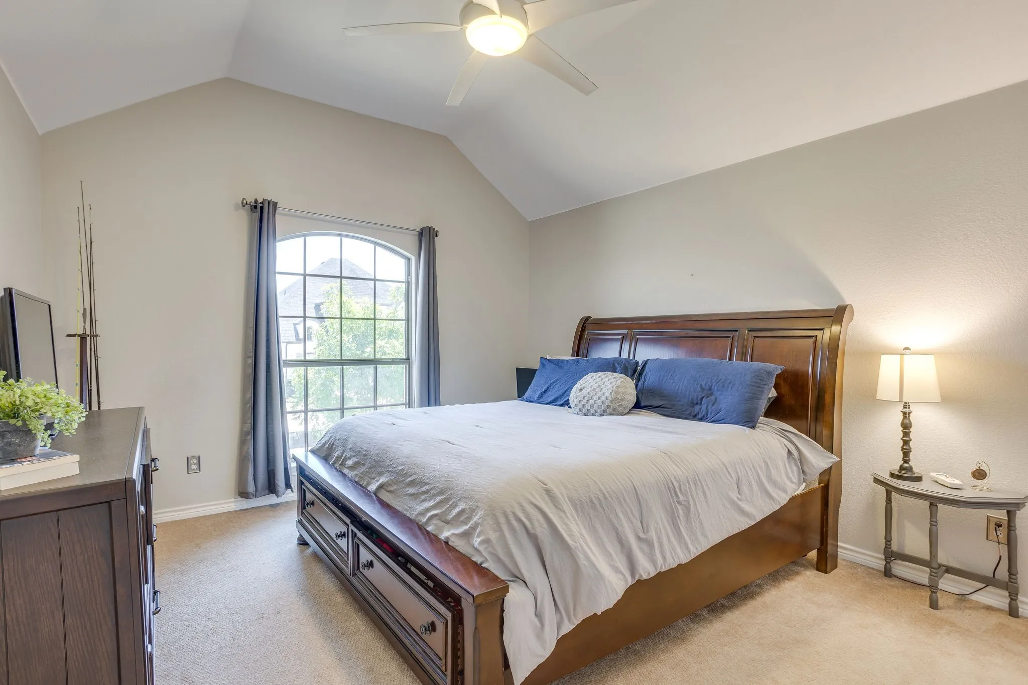 Interior room featuring a vaulted ceiling and a ceiling fan with integrated lighting