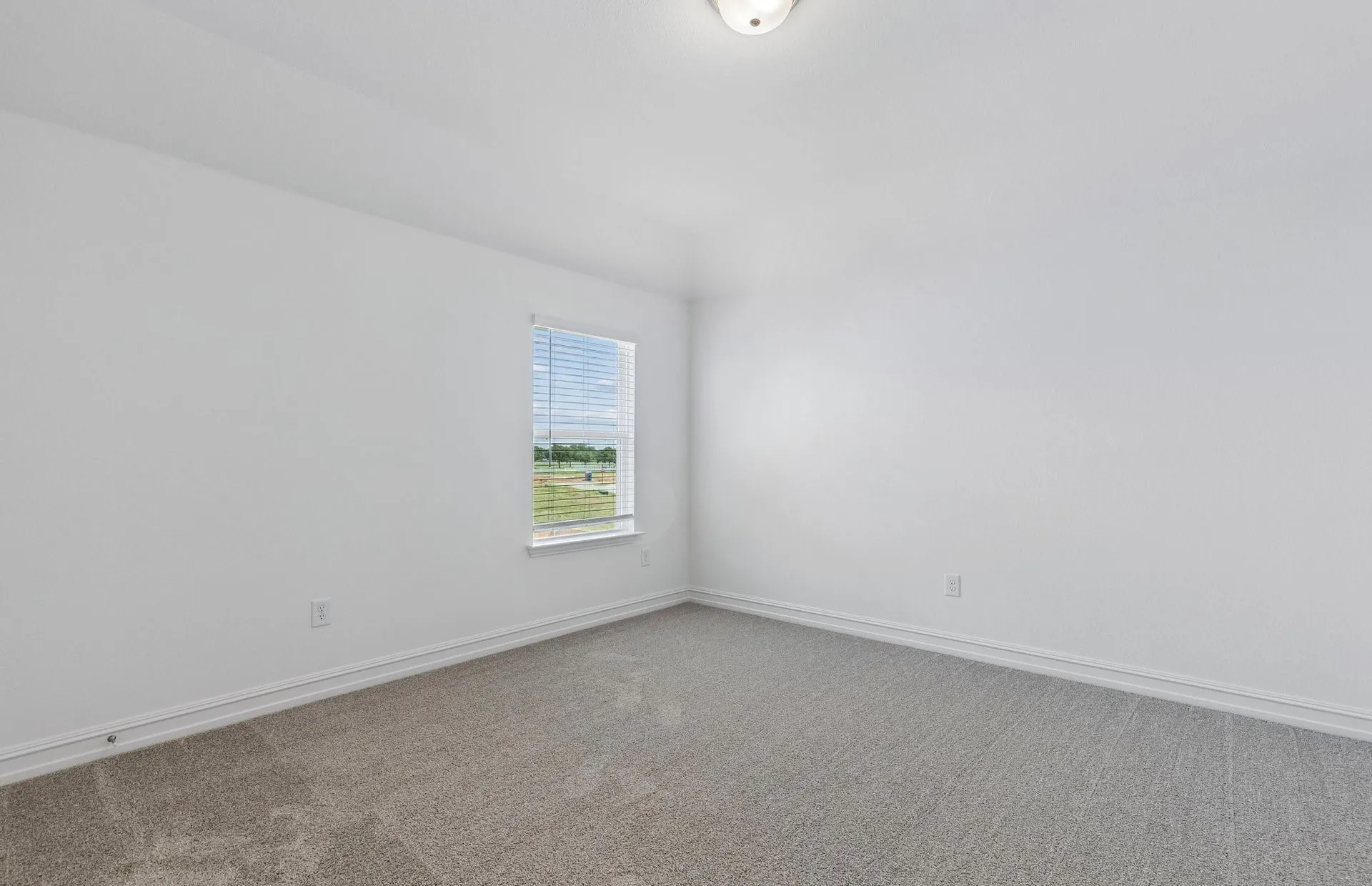 Secondary bedroom