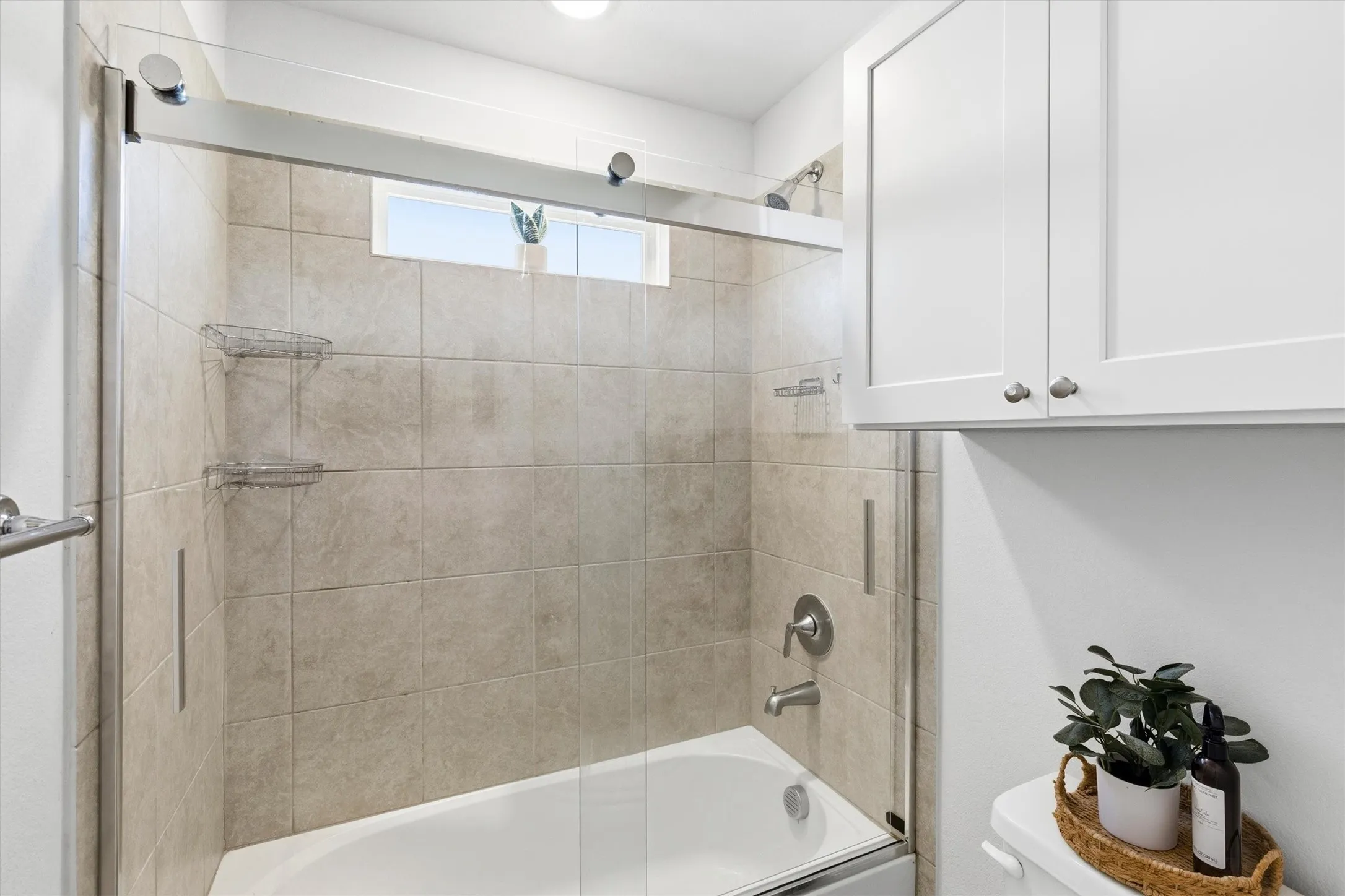 Townhouse For Sale in Tarrant County , 7688 Resting Mews, North Richland Hills, Texas 76182, 3 Bedrooms, 3 Bathrooms, 2 Garage spaces, 1,497 Sqft, built in 2020, Price $299,900, mls#21269772, Real Estate Agent in North Richland Hills, Homes For Sale in Tarrant county, Homes For Sale in North Richland Hills, Realtor in North Richland Hills Texas, Real Estate Brokerage Independent Realty Texas, Luminita Cordes Realtor