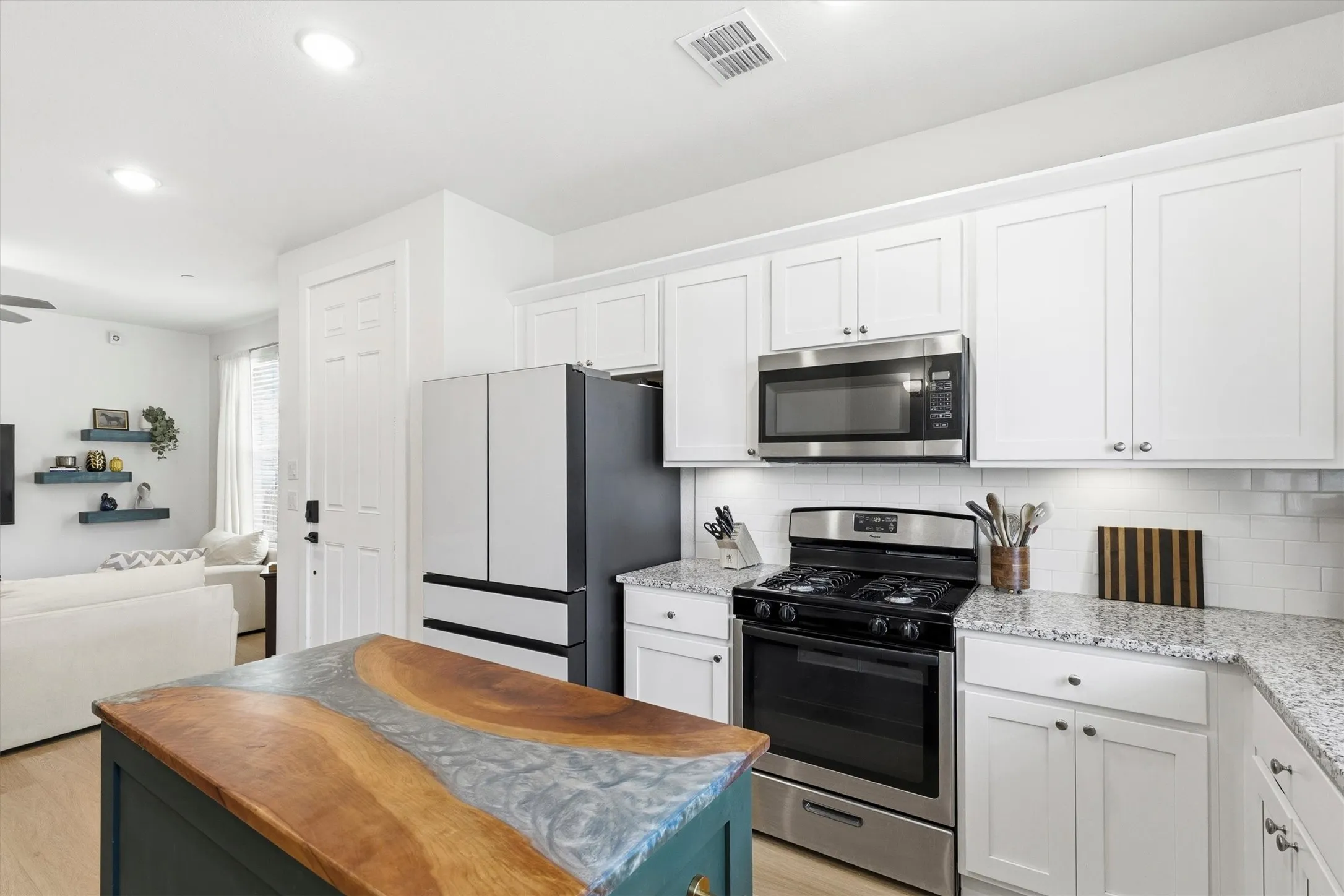 Townhouse For Sale in Tarrant County , 7688 Resting Mews, North Richland Hills, Texas 76182, 3 Bedrooms, 3 Bathrooms, 2 Garage spaces, 1,497 Sqft, built in 2020, Price $299,900, mls#21269772, Real Estate Agent in North Richland Hills, Homes For Sale in Tarrant county, Homes For Sale in North Richland Hills, Realtor in North Richland Hills Texas, Real Estate Brokerage Independent Realty Texas, Luminita Cordes Realtor
