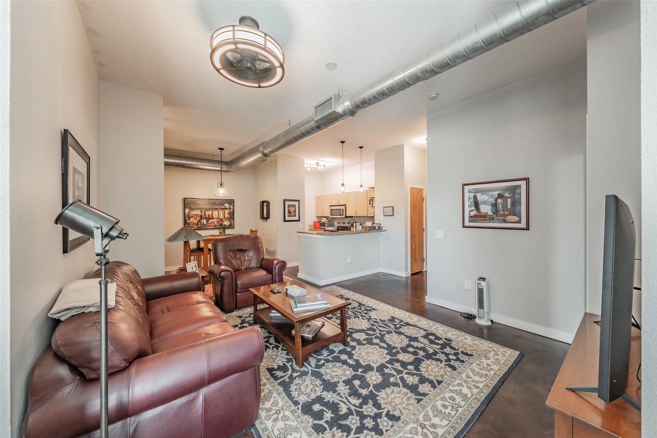 Condominium For Sale in Tarrant County , 201 W Lancaster Avenue 203, Fort Worth, Texas 76102, 2 Bedroom, 2 Bathroom, Garage spaces, 1,066 Sqft, built in 2005, mls#21270612, Real Estate Agent in Fort Worth, Homes For Sale in Tarrant county, Homes For Sale in Fort Worth, Realtor in Fort Worth Texas, Real Estate Brokerage Independent Realty Texas, Luminita Cordes Realtor
