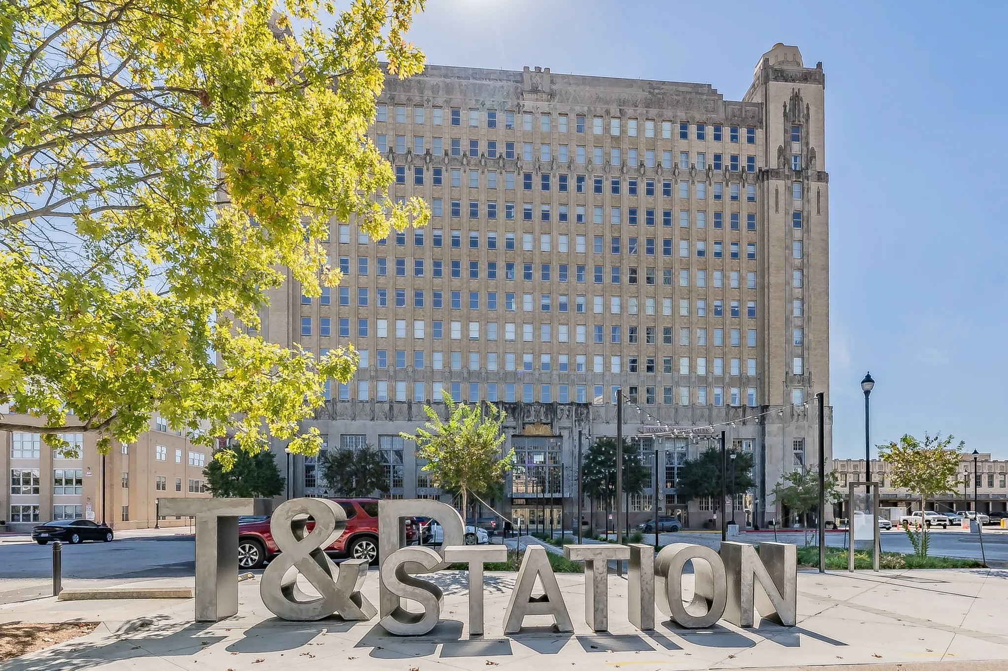 Condominium For Sale in Tarrant County , 201 W Lancaster Avenue 203, Fort Worth, Texas 76102, 2 Bedroom, 2 Bathroom, Garage spaces, 1,066 Sqft, built in 2005, mls#21270612, Real Estate Agent in Fort Worth, Homes For Sale in Tarrant county, Homes For Sale in Fort Worth, Realtor in Fort Worth Texas, Real Estate Brokerage Independent Realty Texas, Luminita Cordes Realtor