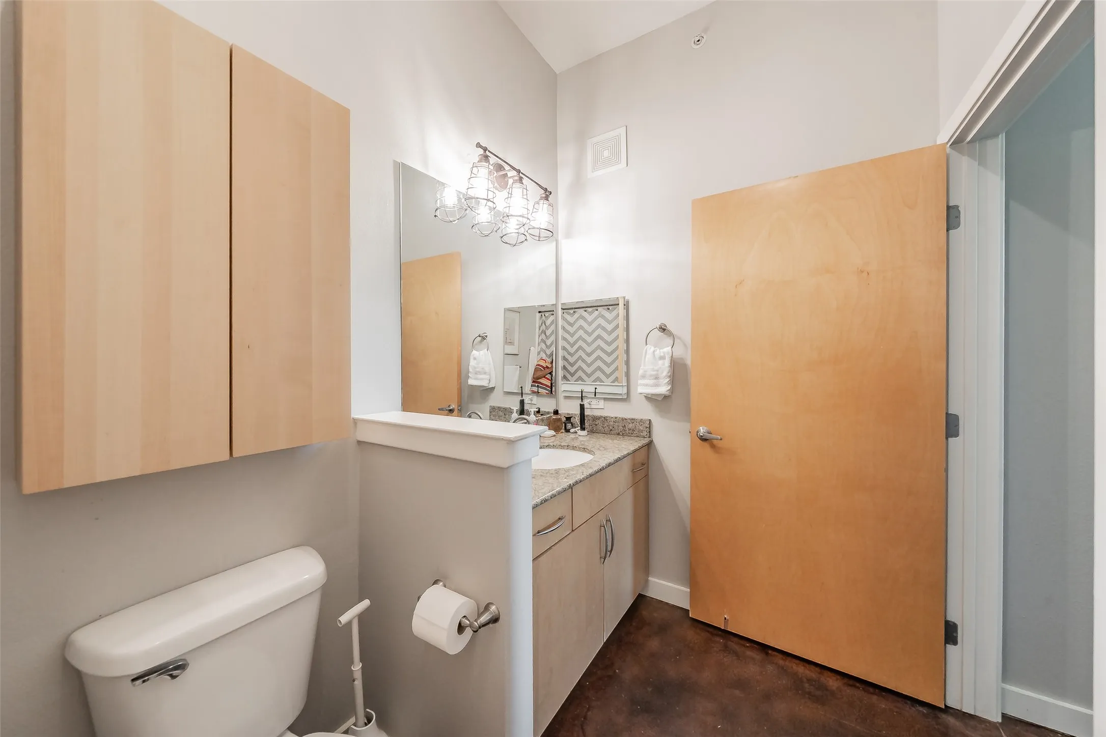 Condominium For Sale in Tarrant County , 201 W Lancaster Avenue 203, Fort Worth, Texas 76102, 2 Bedroom, 2 Bathroom, Garage spaces, 1,066 Sqft, built in 2005, mls#21270612, Real Estate Agent in Fort Worth, Homes For Sale in Tarrant county, Homes For Sale in Fort Worth, Realtor in Fort Worth Texas, Real Estate Brokerage Independent Realty Texas, Luminita Cordes Realtor