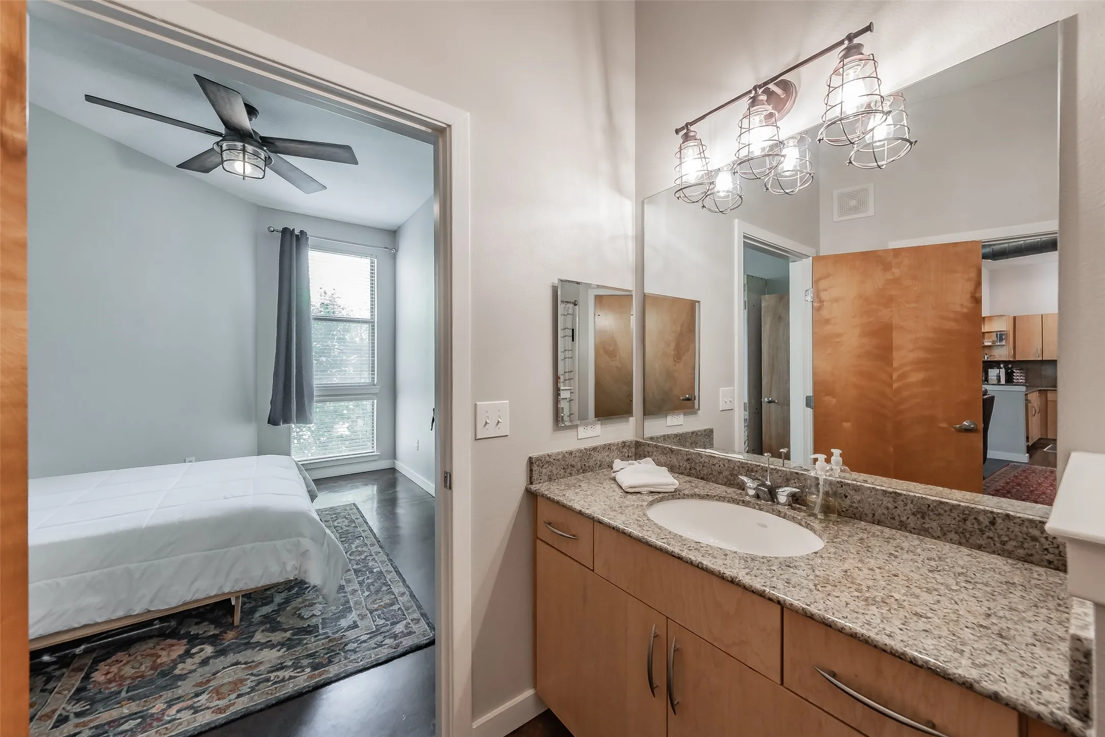 Condominium For Sale in Tarrant County , 201 W Lancaster Avenue 203, Fort Worth, Texas 76102, 2 Bedroom, 2 Bathroom, Garage spaces, 1,066 Sqft, built in 2005, mls#21270612, Real Estate Agent in Fort Worth, Homes For Sale in Tarrant county, Homes For Sale in Fort Worth, Realtor in Fort Worth Texas, Real Estate Brokerage Independent Realty Texas, Luminita Cordes Realtor