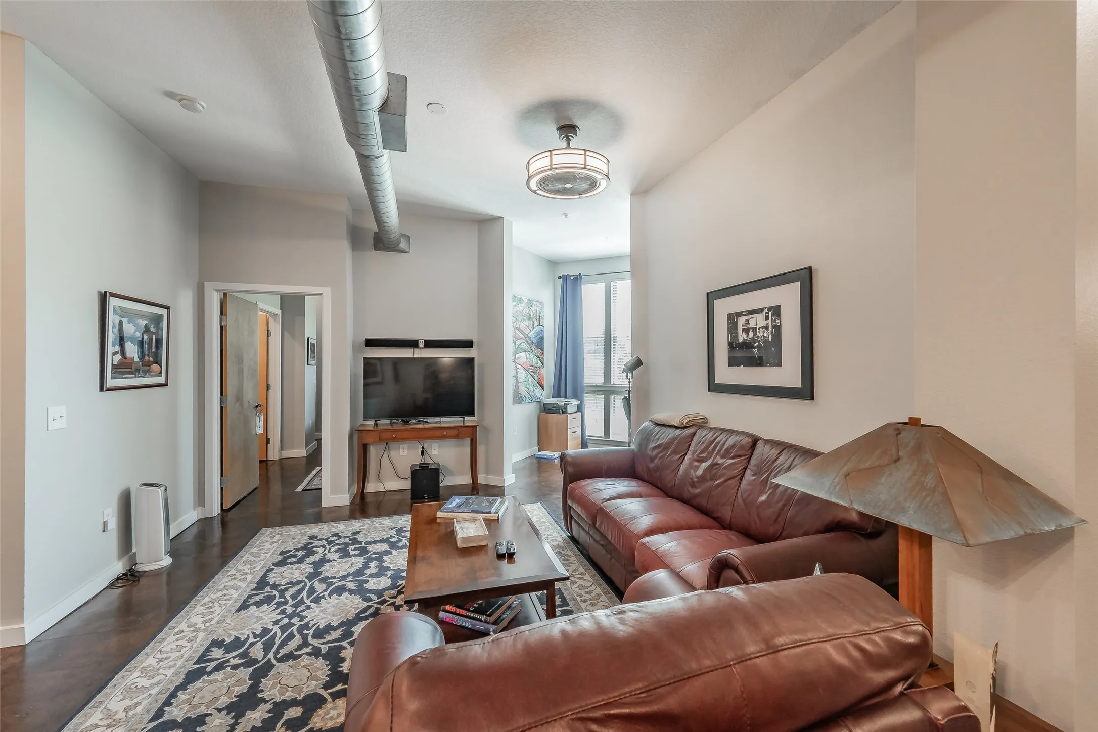 Condominium For Sale in Tarrant County , 201 W Lancaster Avenue 203, Fort Worth, Texas 76102, 2 Bedroom, 2 Bathroom, Garage spaces, 1,066 Sqft, built in 2005, mls#21270612, Real Estate Agent in Fort Worth, Homes For Sale in Tarrant county, Homes For Sale in Fort Worth, Realtor in Fort Worth Texas, Real Estate Brokerage Independent Realty Texas, Luminita Cordes Realtor