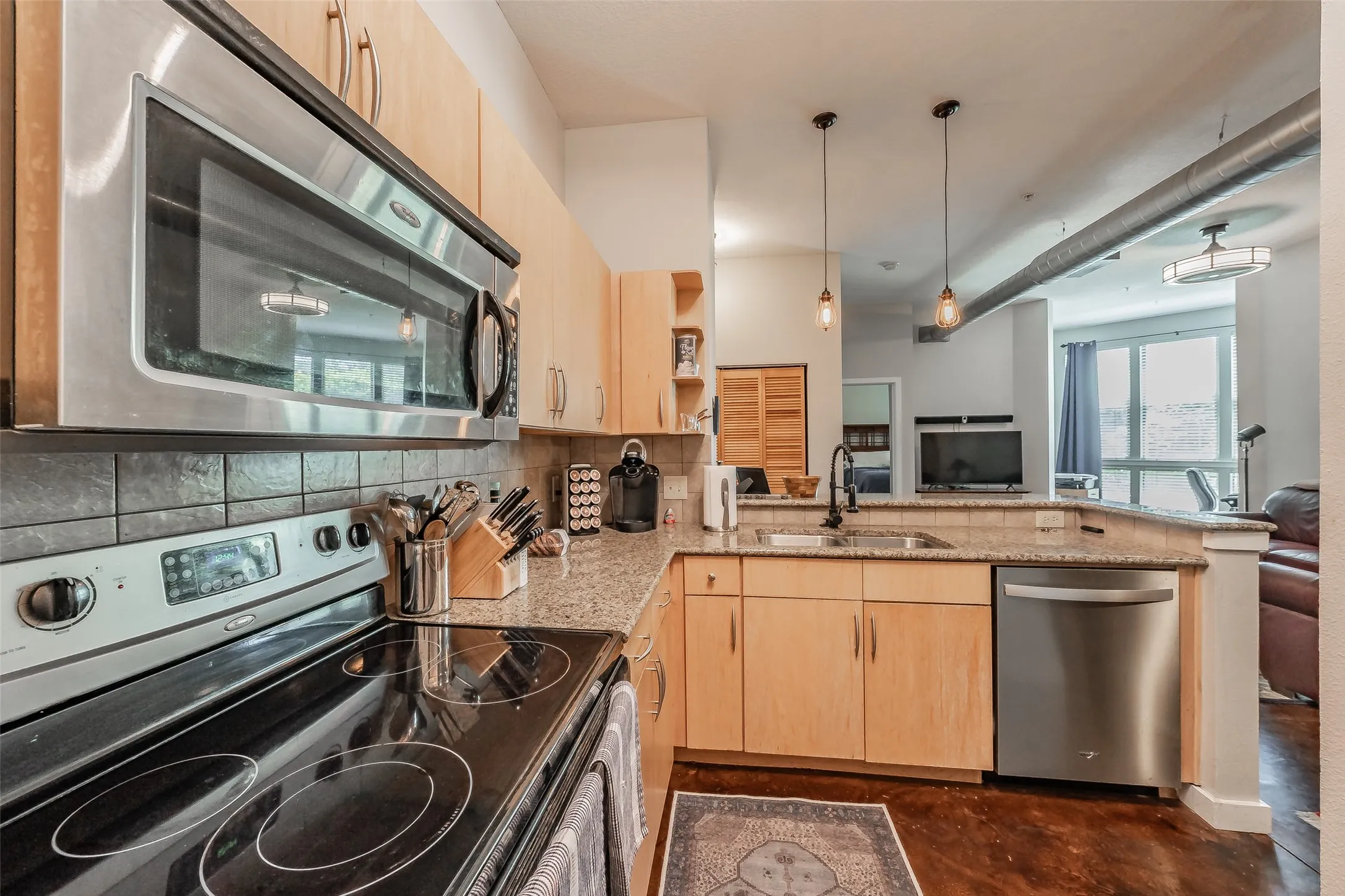 Condominium For Sale in Tarrant County , 201 W Lancaster Avenue 203, Fort Worth, Texas 76102, 2 Bedroom, 2 Bathroom, Garage spaces, 1,066 Sqft, built in 2005, mls#21270612, Real Estate Agent in Fort Worth, Homes For Sale in Tarrant county, Homes For Sale in Fort Worth, Realtor in Fort Worth Texas, Real Estate Brokerage Independent Realty Texas, Luminita Cordes Realtor