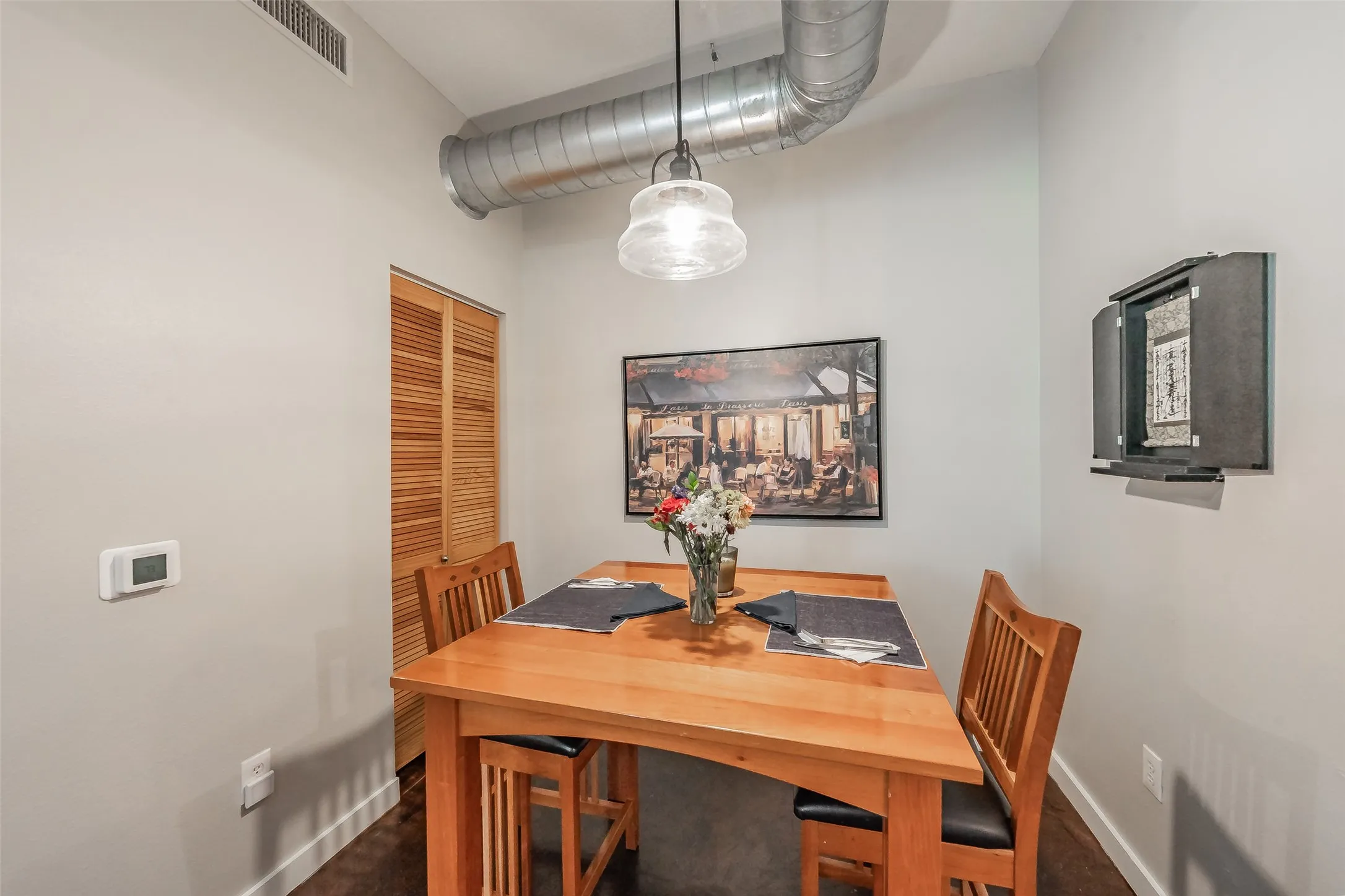 Condominium For Sale in Tarrant County , 201 W Lancaster Avenue 203, Fort Worth, Texas 76102, 2 Bedroom, 2 Bathroom, Garage spaces, 1,066 Sqft, built in 2005, mls#21270612, Real Estate Agent in Fort Worth, Homes For Sale in Tarrant county, Homes For Sale in Fort Worth, Realtor in Fort Worth Texas, Real Estate Brokerage Independent Realty Texas, Luminita Cordes Realtor