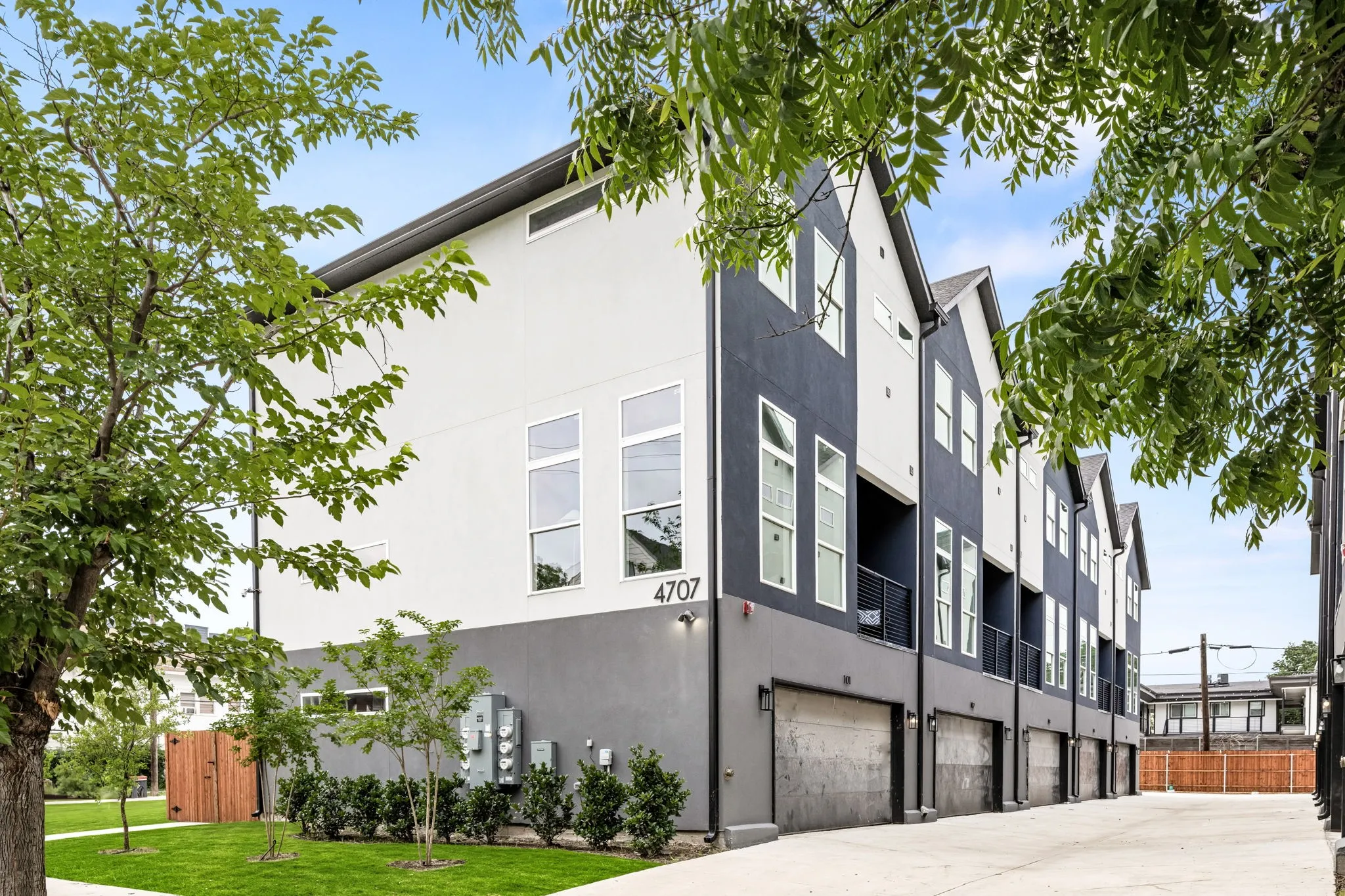 For Sale in Dallas County , 4709 Virginia, Dallas, Texas 75204, 10 Bedroom, 20 Bathroom, 2 Garage spaces, 8,980 Sqft, built in 2023, Price $2,550,000, mls#21264866, Real Estate Agent in Dallas, Homes For Sale in Dallas county, Homes For Sale in Dallas, Realtor in Dallas Texas, Real Estate Brokerage Independent Realty Texas, Luminita Cordes Realtor
