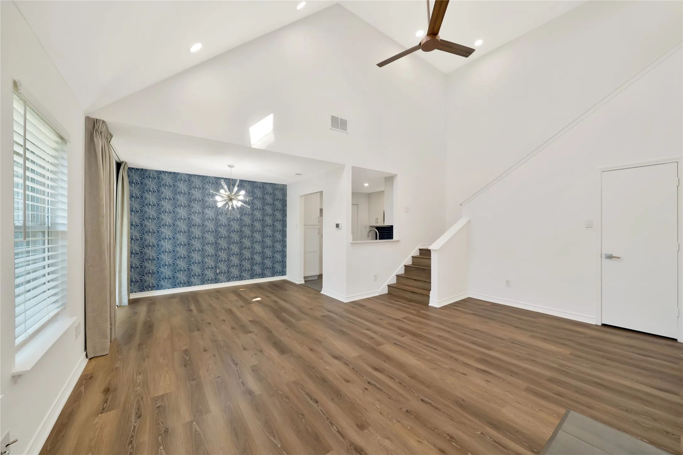 Townhouse For Sale in Tarrant County , 2909 Normandy Court, Euless, Texas 76039, 3 Bedroom, 2 Bathroom, 2 Garage spaces, 1,474 Sqft, built in 1987, mls#21269633, Real Estate Agent in Euless, Homes For Sale in Tarrant county, Homes For Sale in Euless, Realtor in Euless Texas, Real Estate Brokerage Independent Realty Texas, Luminita Cordes Realtor