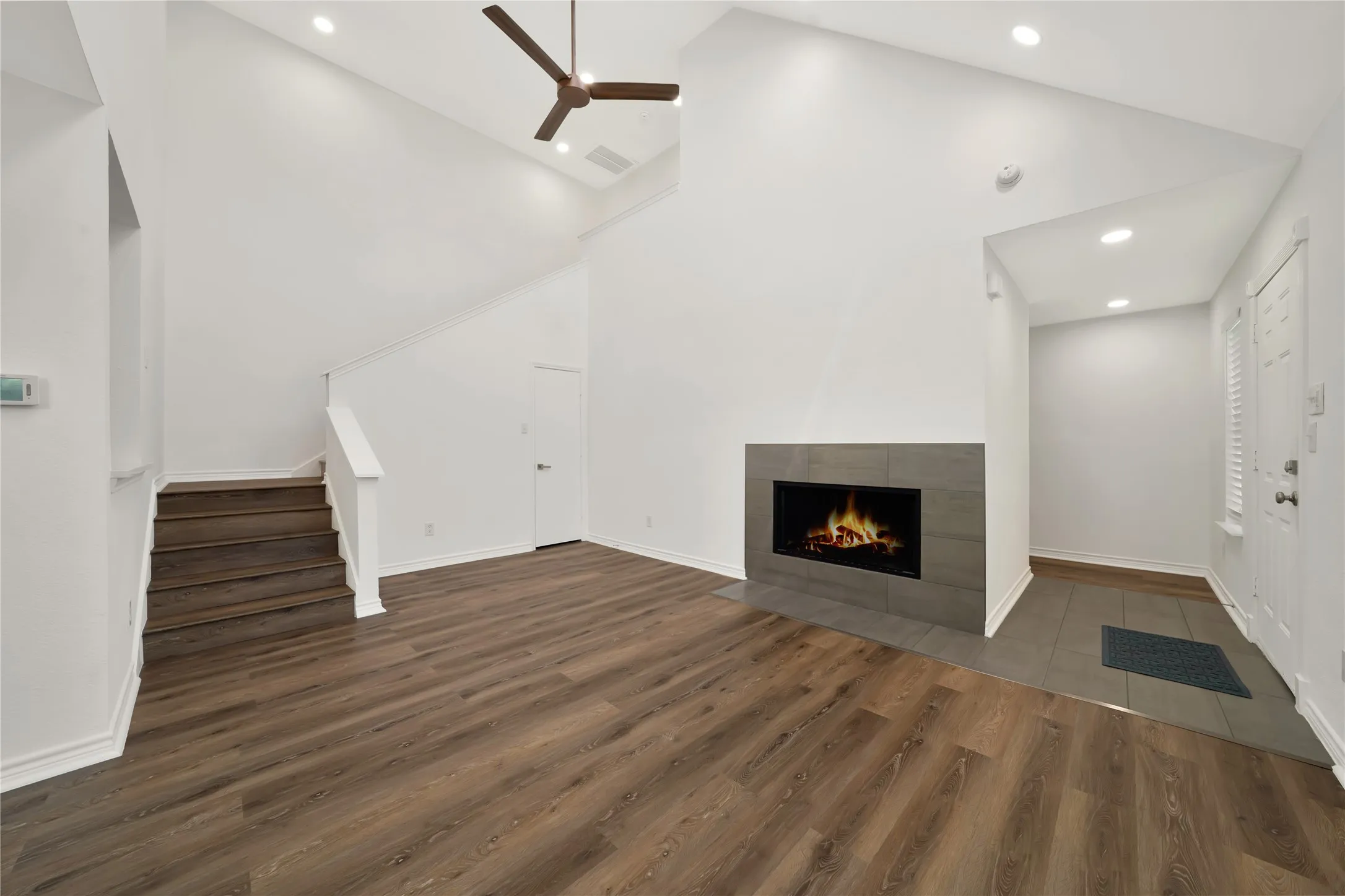 Townhouse For Sale in Tarrant County , 2909 Normandy Court, Euless, Texas 76039, 3 Bedroom, 2 Bathroom, 2 Garage spaces, 1,474 Sqft, built in 1987, mls#21269633, Real Estate Agent in Euless, Homes For Sale in Tarrant county, Homes For Sale in Euless, Realtor in Euless Texas, Real Estate Brokerage Independent Realty Texas, Luminita Cordes Realtor