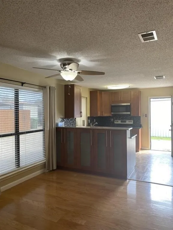 Single Family Residence For Sale in Tarrant County , 5728 Cancun Drive, North Richland Hills, Texas 76180, 4 Bedroom, 4 Bathroom, Garage spaces, 1,062 Sqft, built in 1985, mls#21270635, Real Estate Agent in North Richland Hills, Homes For Sale in Tarrant county, Homes For Sale in North Richland Hills, Realtor in North Richland Hills Texas, Real Estate Brokerage Independent Realty Texas, Luminita Cordes Realtor