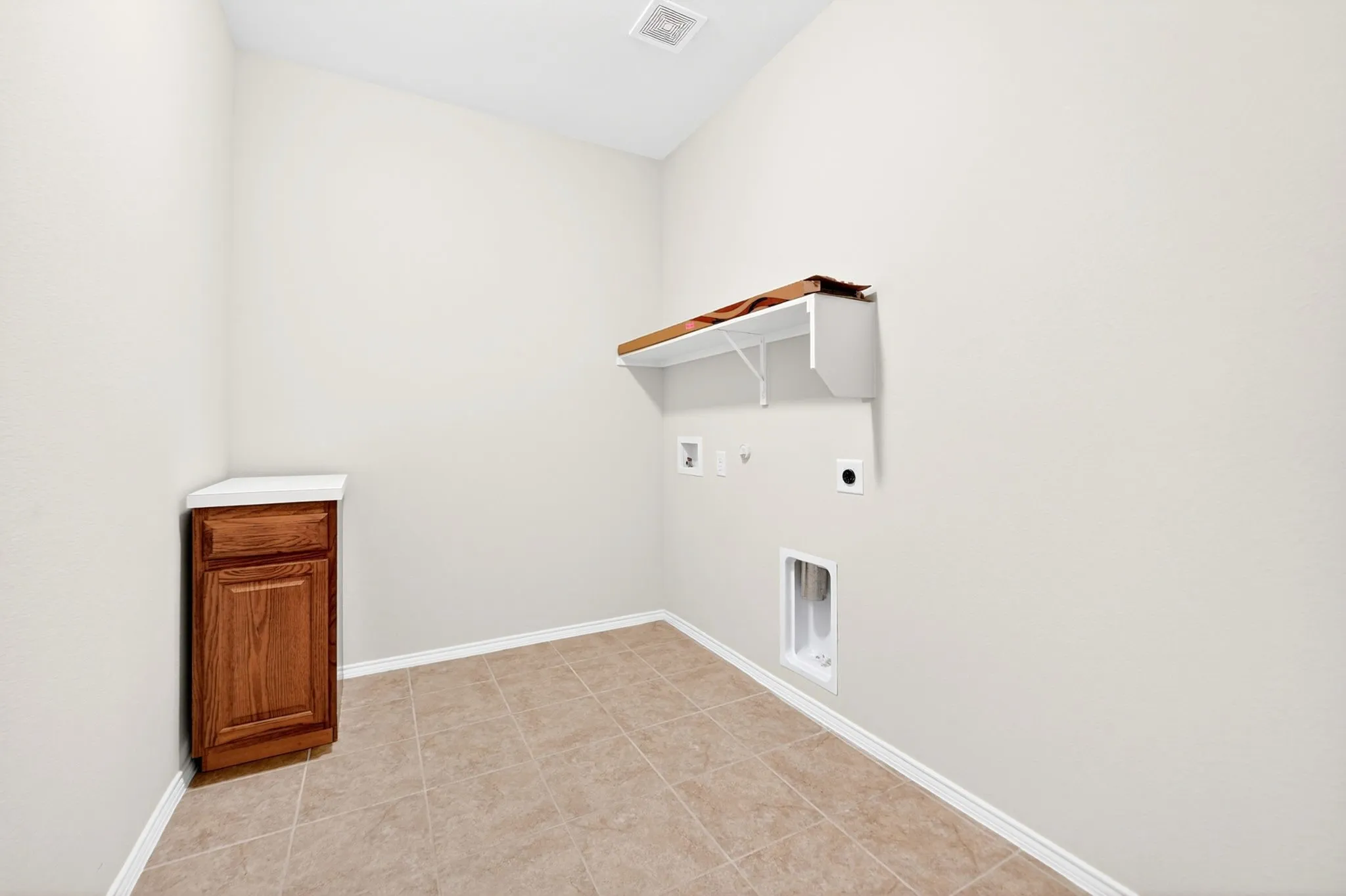Single Family Residence For Sale in Kaufman County , 2232 Heaton Street, Forney, Texas 75126, 3 Bedroom, 2 Bathroom, 2 Garage spaces, 2,146 Sqft, built in 2018, mls#21270384, Real Estate Agent in Forney, Homes For Sale in Kaufman county, Homes For Sale in Forney, Realtor in Forney Texas, Real Estate Brokerage Independent Realty Texas, Luminita Cordes Realtor