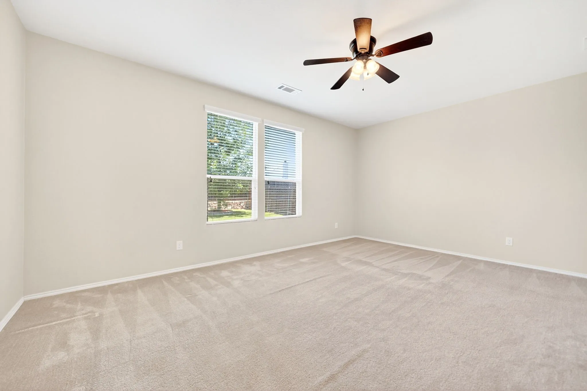 Single Family Residence For Sale in Kaufman County , 2232 Heaton Street, Forney, Texas 75126, 3 Bedroom, 2 Bathroom, 2 Garage spaces, 2,146 Sqft, built in 2018, mls#21270384, Real Estate Agent in Forney, Homes For Sale in Kaufman county, Homes For Sale in Forney, Realtor in Forney Texas, Real Estate Brokerage Independent Realty Texas, Luminita Cordes Realtor