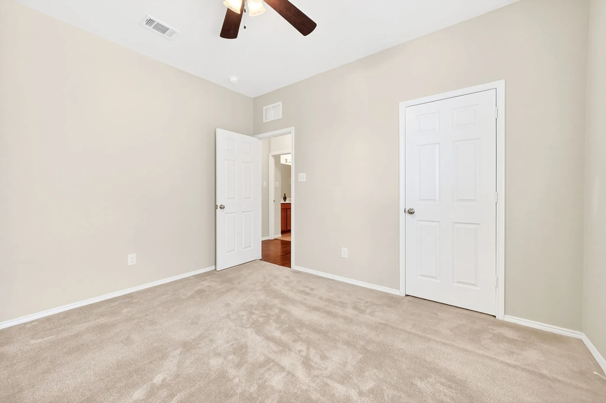 Single Family Residence For Sale in Kaufman County , 2232 Heaton Street, Forney, Texas 75126, 3 Bedroom, 2 Bathroom, 2 Garage spaces, 2,146 Sqft, built in 2018, mls#21270384, Real Estate Agent in Forney, Homes For Sale in Kaufman county, Homes For Sale in Forney, Realtor in Forney Texas, Real Estate Brokerage Independent Realty Texas, Luminita Cordes Realtor