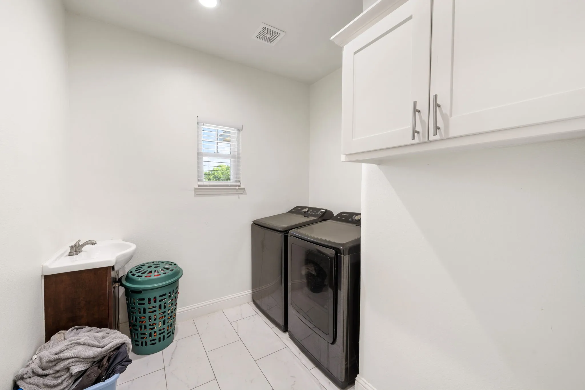 Single Family Residence For Sale in Hunt County , 10718 Karen Sue Court, Quinlan, Texas 75474, 3 Bedroom, 2 Bathroom, 2 Garage spaces, 1,809 Sqft, built in 2021, mls#21266499, Real Estate Agent in Quinlan, Homes For Sale in Hunt county, Homes For Sale in Quinlan, Realtor in Quinlan Texas, Real Estate Brokerage Independent Realty Texas, Luminita Cordes Realtor