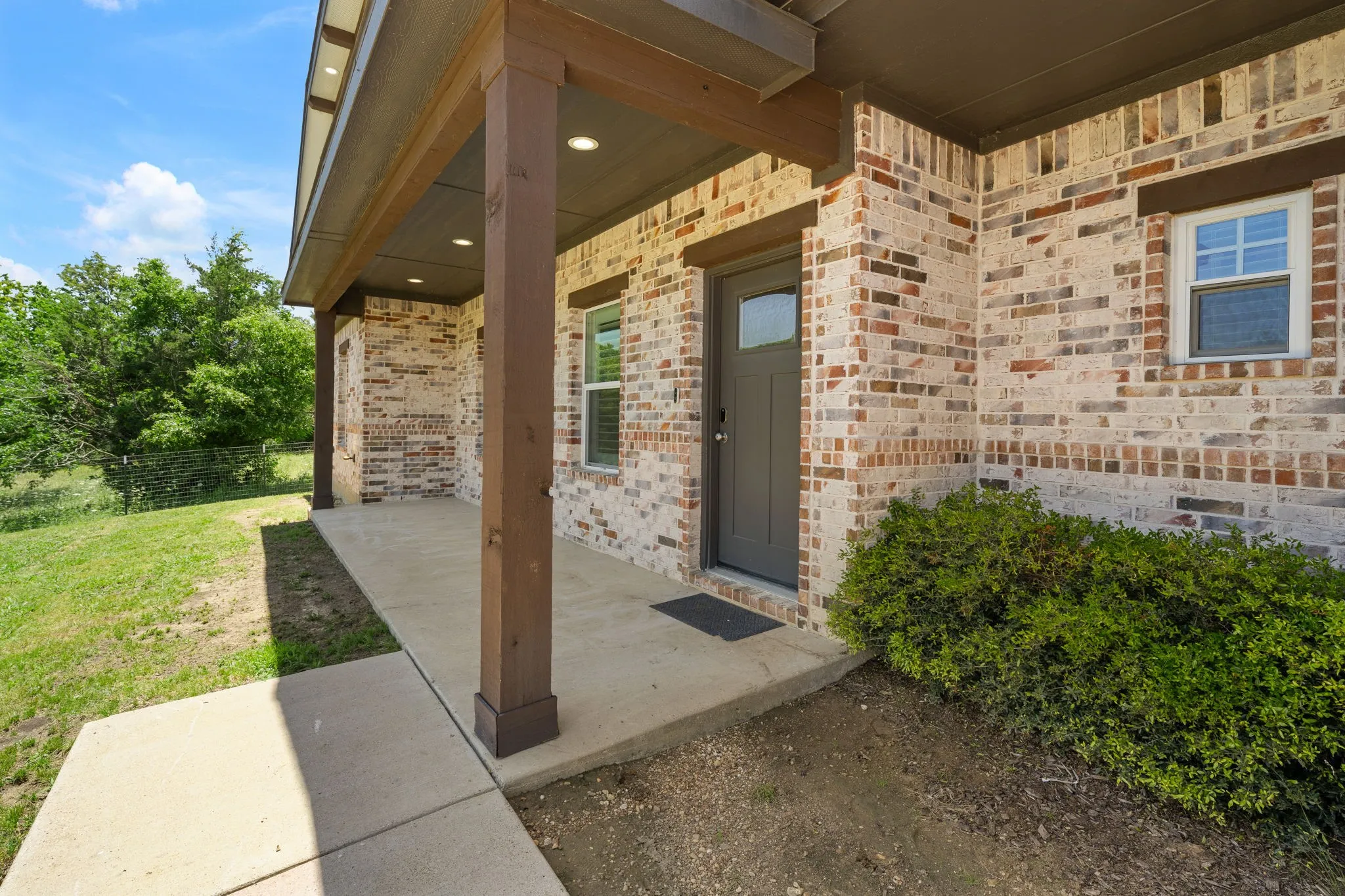Single Family Residence For Sale in Hunt County , 10718 Karen Sue Court, Quinlan, Texas 75474, 3 Bedroom, 2 Bathroom, 2 Garage spaces, 1,809 Sqft, built in 2021, mls#21266499, Real Estate Agent in Quinlan, Homes For Sale in Hunt county, Homes For Sale in Quinlan, Realtor in Quinlan Texas, Real Estate Brokerage Independent Realty Texas, Luminita Cordes Realtor