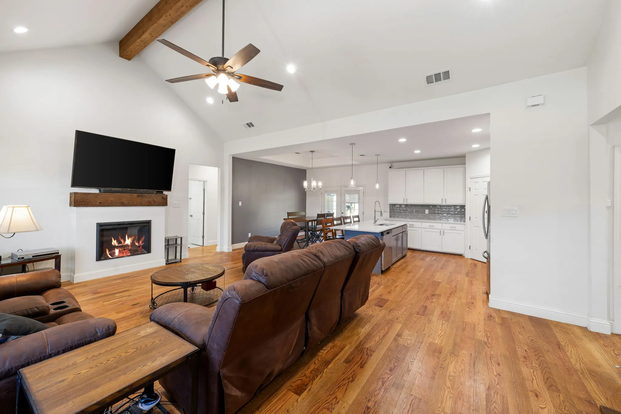 Single Family Residence For Sale in Hunt County , 10718 Karen Sue Court, Quinlan, Texas 75474, 3 Bedroom, 2 Bathroom, 2 Garage spaces, 1,809 Sqft, built in 2021, mls#21266499, Real Estate Agent in Quinlan, Homes For Sale in Hunt county, Homes For Sale in Quinlan, Realtor in Quinlan Texas, Real Estate Brokerage Independent Realty Texas, Luminita Cordes Realtor