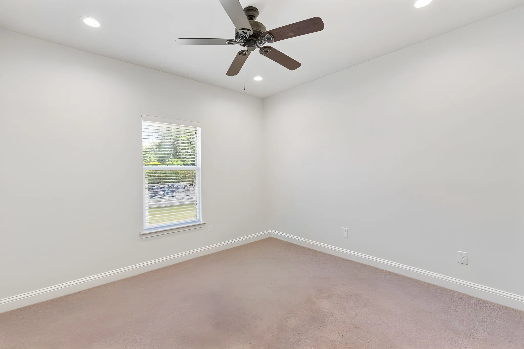 Single Family Residence For Sale in Hunt County , 10718 Karen Sue Court, Quinlan, Texas 75474, 3 Bedroom, 2 Bathroom, 2 Garage spaces, 1,809 Sqft, built in 2021, mls#21266499, Real Estate Agent in Quinlan, Homes For Sale in Hunt county, Homes For Sale in Quinlan, Realtor in Quinlan Texas, Real Estate Brokerage Independent Realty Texas, Luminita Cordes Realtor