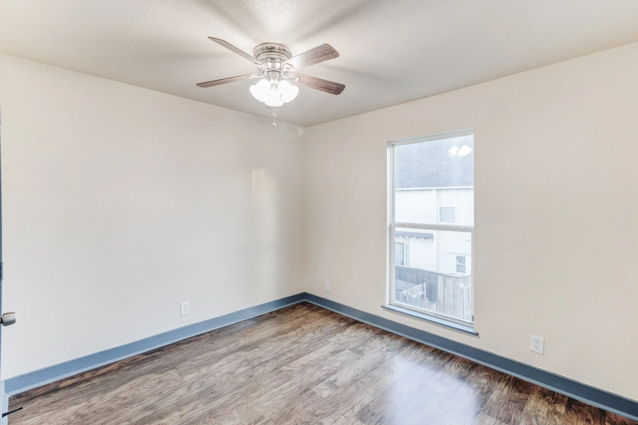 Townhouse For Sale in Tarrant County , 4511 Alamosa, Fort Worth, Texas 76119, 3 Bedroom, 2 Bathroom, 2 Garage spaces, 1,470 Sqft, built in 1973, mls#21262126, Real Estate Agent in Fort Worth, Homes For Sale in Tarrant county, Homes For Sale in Fort Worth, Realtor in Fort Worth Texas, Real Estate Brokerage Independent Realty Texas, Luminita Cordes Realtor