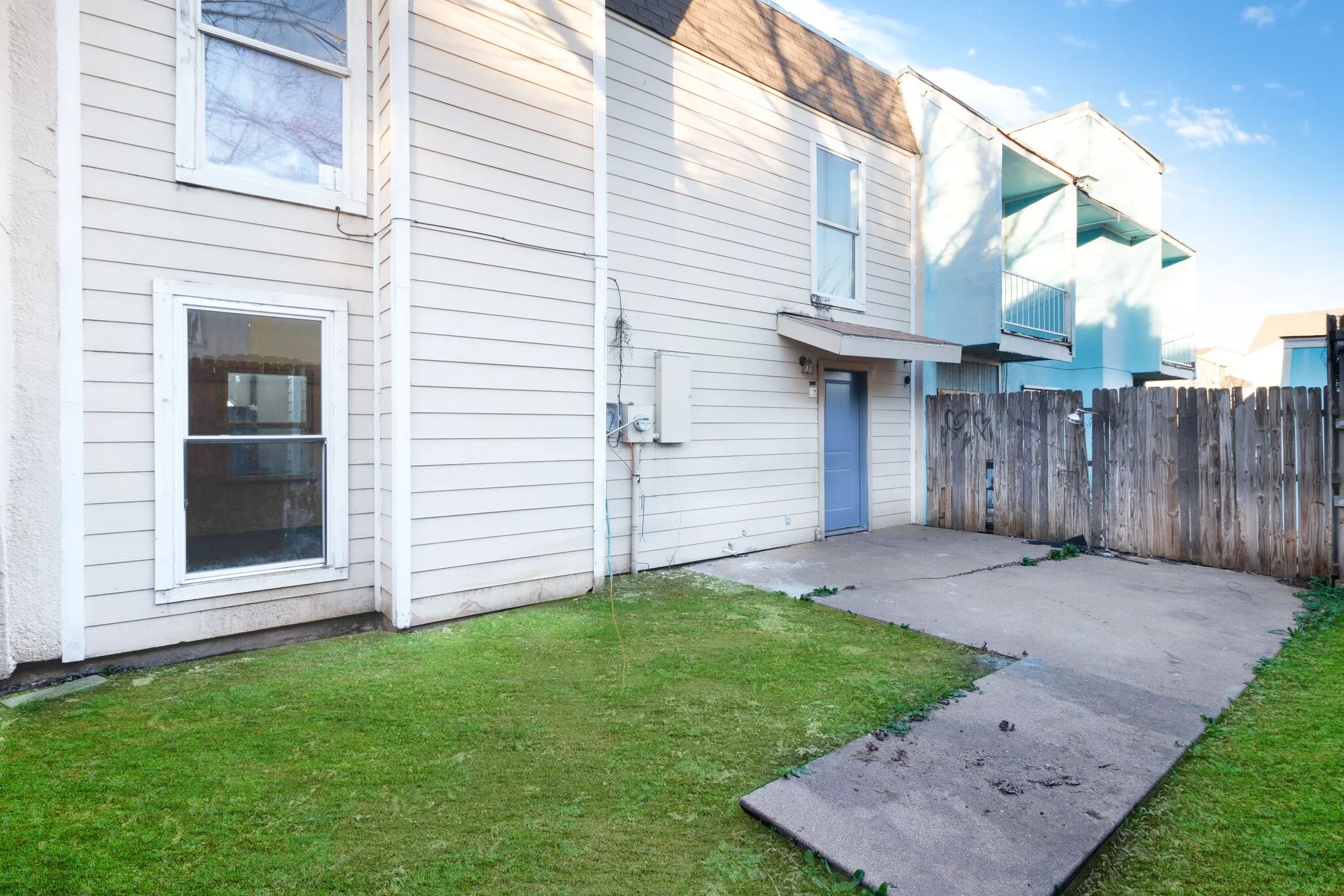 Townhouse For Sale in Tarrant County , 4511 Alamosa, Fort Worth, Texas 76119, 3 Bedroom, 2 Bathroom, 2 Garage spaces, 1,470 Sqft, built in 1973, mls#21262126, Real Estate Agent in Fort Worth, Homes For Sale in Tarrant county, Homes For Sale in Fort Worth, Realtor in Fort Worth Texas, Real Estate Brokerage Independent Realty Texas, Luminita Cordes Realtor