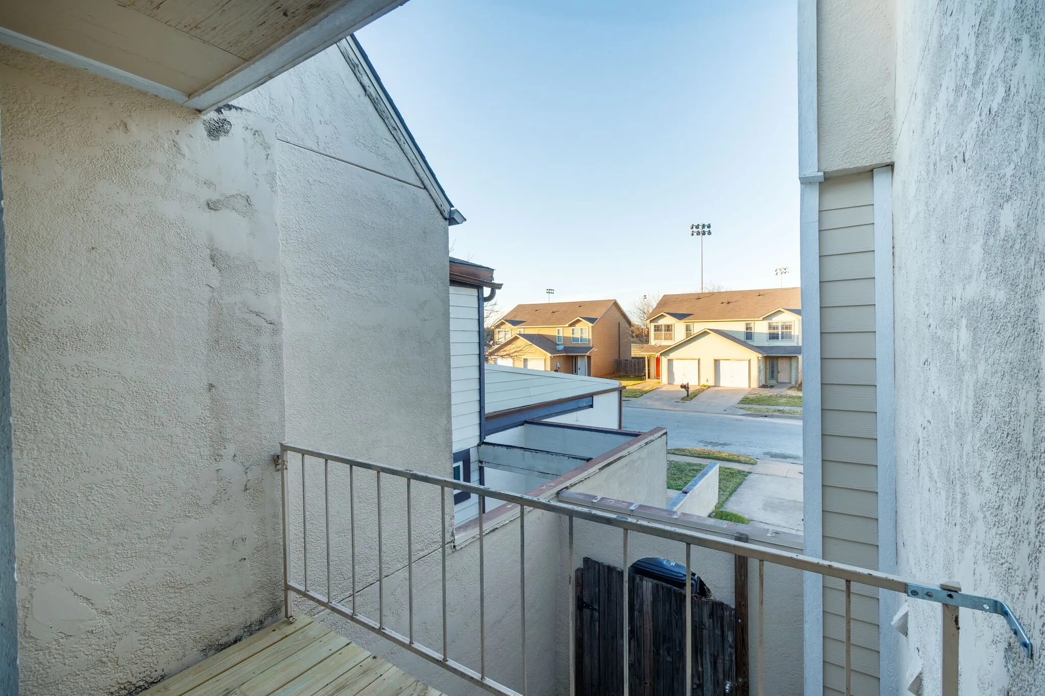 Townhouse For Sale in Tarrant County , 4511 Alamosa, Fort Worth, Texas 76119, 3 Bedroom, 2 Bathroom, 2 Garage spaces, 1,470 Sqft, built in 1973, mls#21262126, Real Estate Agent in Fort Worth, Homes For Sale in Tarrant county, Homes For Sale in Fort Worth, Realtor in Fort Worth Texas, Real Estate Brokerage Independent Realty Texas, Luminita Cordes Realtor
