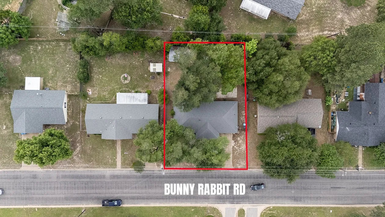 Single Family Residence For Sale in Henderson County , 710 Bunny Rabbit Road, Athens, Texas 75751, 3 Bedroom, 2 Bathroom, 2 Garage spaces, 1,656 Sqft, built in 1974, mls#21270673, Real Estate Agent in Athens, Homes For Sale in Henderson county, Homes For Sale in Athens, Realtor in Athens Texas, Real Estate Brokerage Independent Realty Texas, Luminita Cordes Realtor