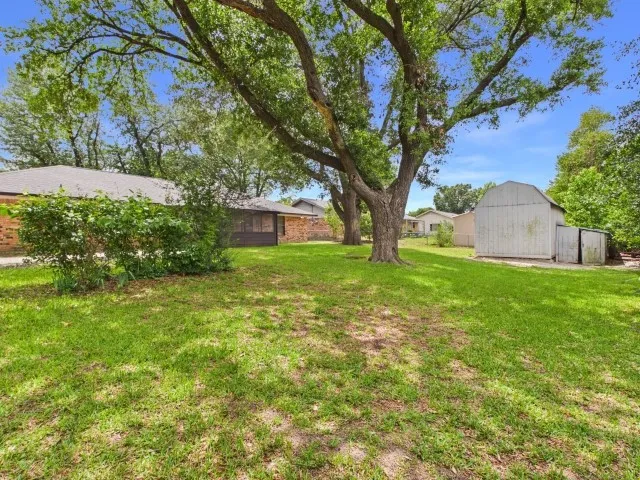 Single Family Residence For Sale in Henderson County , 710 Bunny Rabbit Road, Athens, Texas 75751, 3 Bedroom, 2 Bathroom, 2 Garage spaces, 1,656 Sqft, built in 1974, mls#21270673, Real Estate Agent in Athens, Homes For Sale in Henderson county, Homes For Sale in Athens, Realtor in Athens Texas, Real Estate Brokerage Independent Realty Texas, Luminita Cordes Realtor