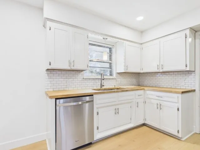 Single Family Residence For Sale in Henderson County , 710 Bunny Rabbit Road, Athens, Texas 75751, 3 Bedroom, 2 Bathroom, 2 Garage spaces, 1,656 Sqft, built in 1974, mls#21270673, Real Estate Agent in Athens, Homes For Sale in Henderson county, Homes For Sale in Athens, Realtor in Athens Texas, Real Estate Brokerage Independent Realty Texas, Luminita Cordes Realtor