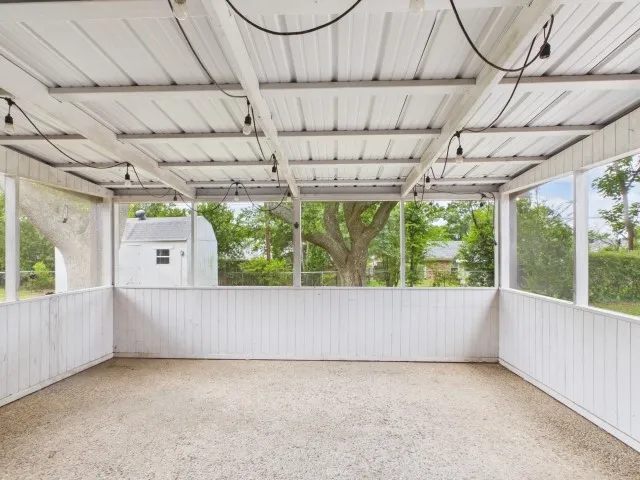 Single Family Residence For Sale in Henderson County , 710 Bunny Rabbit Road, Athens, Texas 75751, 3 Bedroom, 2 Bathroom, 2 Garage spaces, 1,656 Sqft, built in 1974, mls#21270673, Real Estate Agent in Athens, Homes For Sale in Henderson county, Homes For Sale in Athens, Realtor in Athens Texas, Real Estate Brokerage Independent Realty Texas, Luminita Cordes Realtor