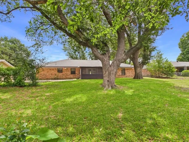 Single Family Residence For Sale in Henderson County , 710 Bunny Rabbit Road, Athens, Texas 75751, 3 Bedroom, 2 Bathroom, 2 Garage spaces, 1,656 Sqft, built in 1974, mls#21270673, Real Estate Agent in Athens, Homes For Sale in Henderson county, Homes For Sale in Athens, Realtor in Athens Texas, Real Estate Brokerage Independent Realty Texas, Luminita Cordes Realtor