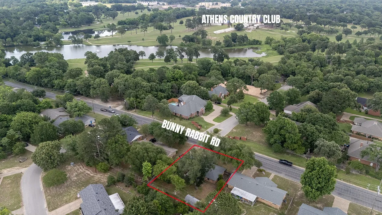 Single Family Residence For Sale in Henderson County , 710 Bunny Rabbit Road, Athens, Texas 75751, 3 Bedroom, 2 Bathroom, 2 Garage spaces, 1,656 Sqft, built in 1974, mls#21270673, Real Estate Agent in Athens, Homes For Sale in Henderson county, Homes For Sale in Athens, Realtor in Athens Texas, Real Estate Brokerage Independent Realty Texas, Luminita Cordes Realtor