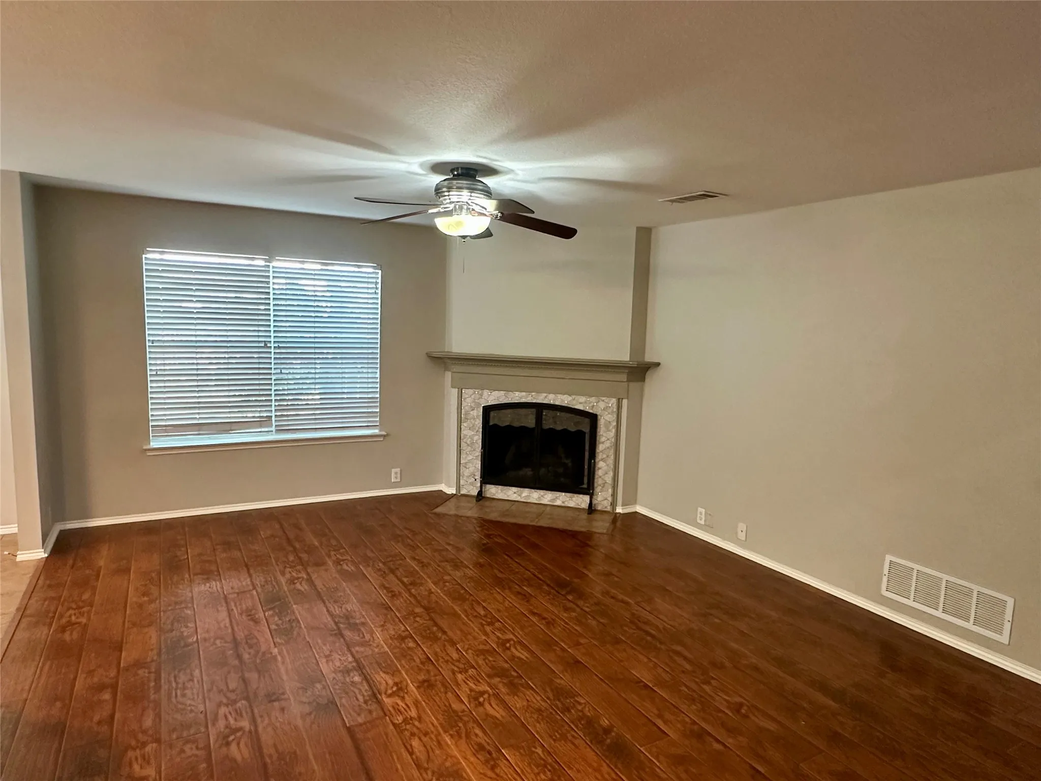 Single Family Residence For Rent in Denton County , 8801 Sierra Trail, Cross Roads, Texas 76227, 4 Bedroom, 3 Bathroom, 2 Garage spaces, 2,627 Sqft, built in 2007, mls#21270711, Real Estate Agent in Cross Roads, Homes For Rent in Denton county, Homes For Rent in Cross Roads, Realtor in Cross Roads Texas, Real Estate Brokerage Independent Realty Texas, Luminita Cordes Realtor