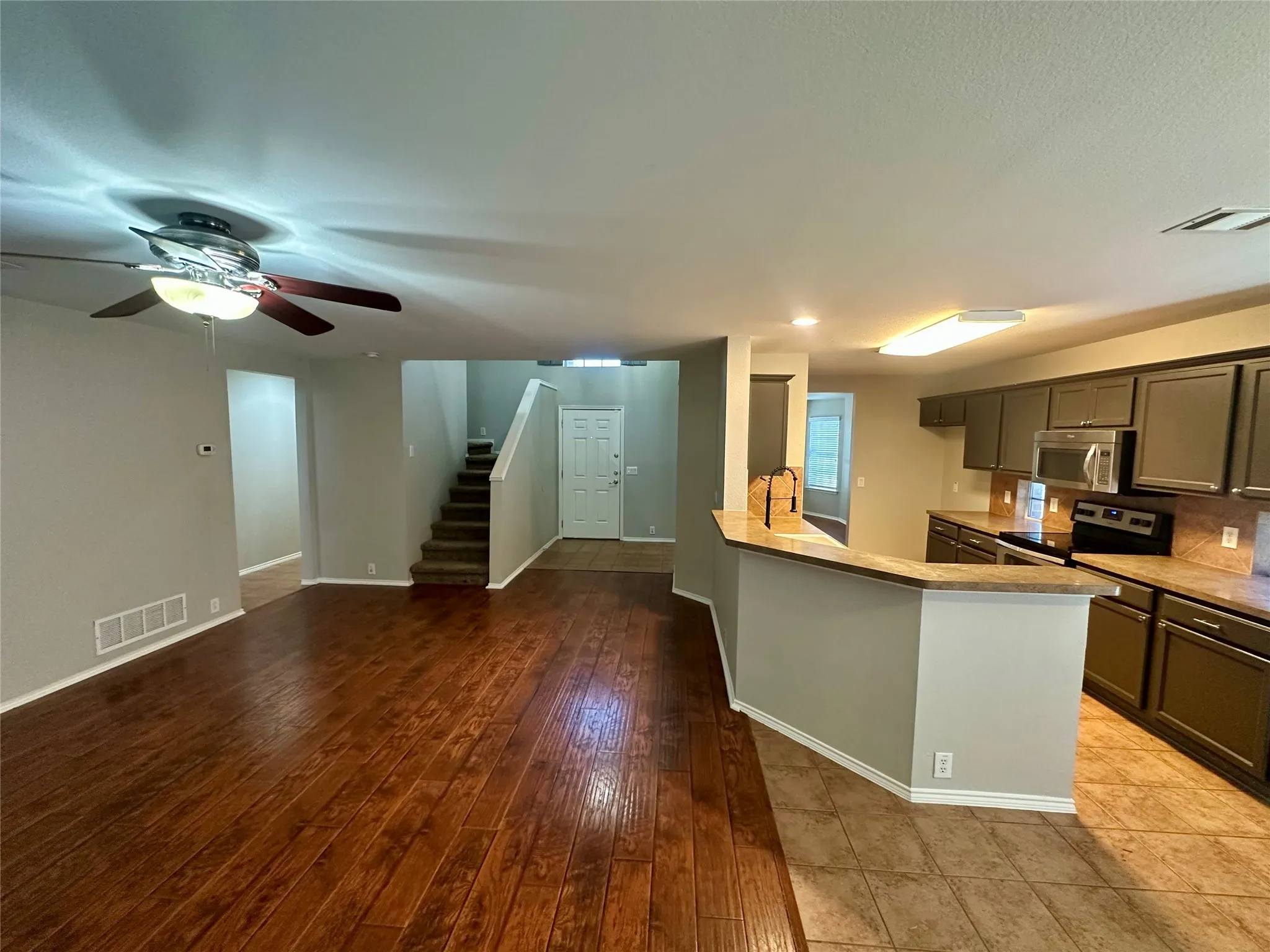 Single Family Residence For Rent in Denton County , 8801 Sierra Trail, Cross Roads, Texas 76227, 4 Bedroom, 3 Bathroom, 2 Garage spaces, 2,627 Sqft, built in 2007, mls#21270711, Real Estate Agent in Cross Roads, Homes For Rent in Denton county, Homes For Rent in Cross Roads, Realtor in Cross Roads Texas, Real Estate Brokerage Independent Realty Texas, Luminita Cordes Realtor