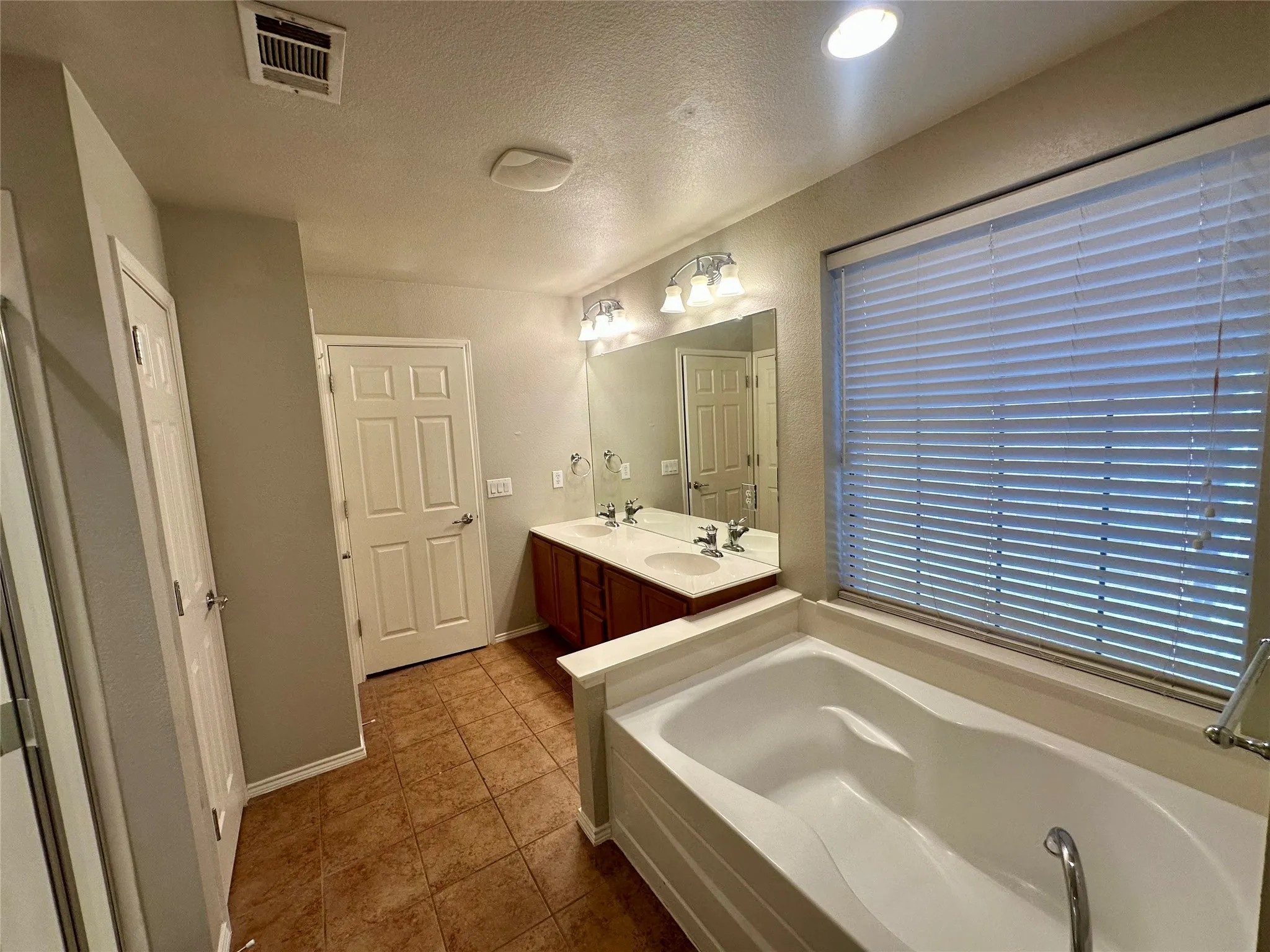 Single Family Residence For Rent in Denton County , 8801 Sierra Trail, Cross Roads, Texas 76227, 4 Bedroom, 3 Bathroom, 2 Garage spaces, 2,627 Sqft, built in 2007, mls#21270711, Real Estate Agent in Cross Roads, Homes For Rent in Denton county, Homes For Rent in Cross Roads, Realtor in Cross Roads Texas, Real Estate Brokerage Independent Realty Texas, Luminita Cordes Realtor