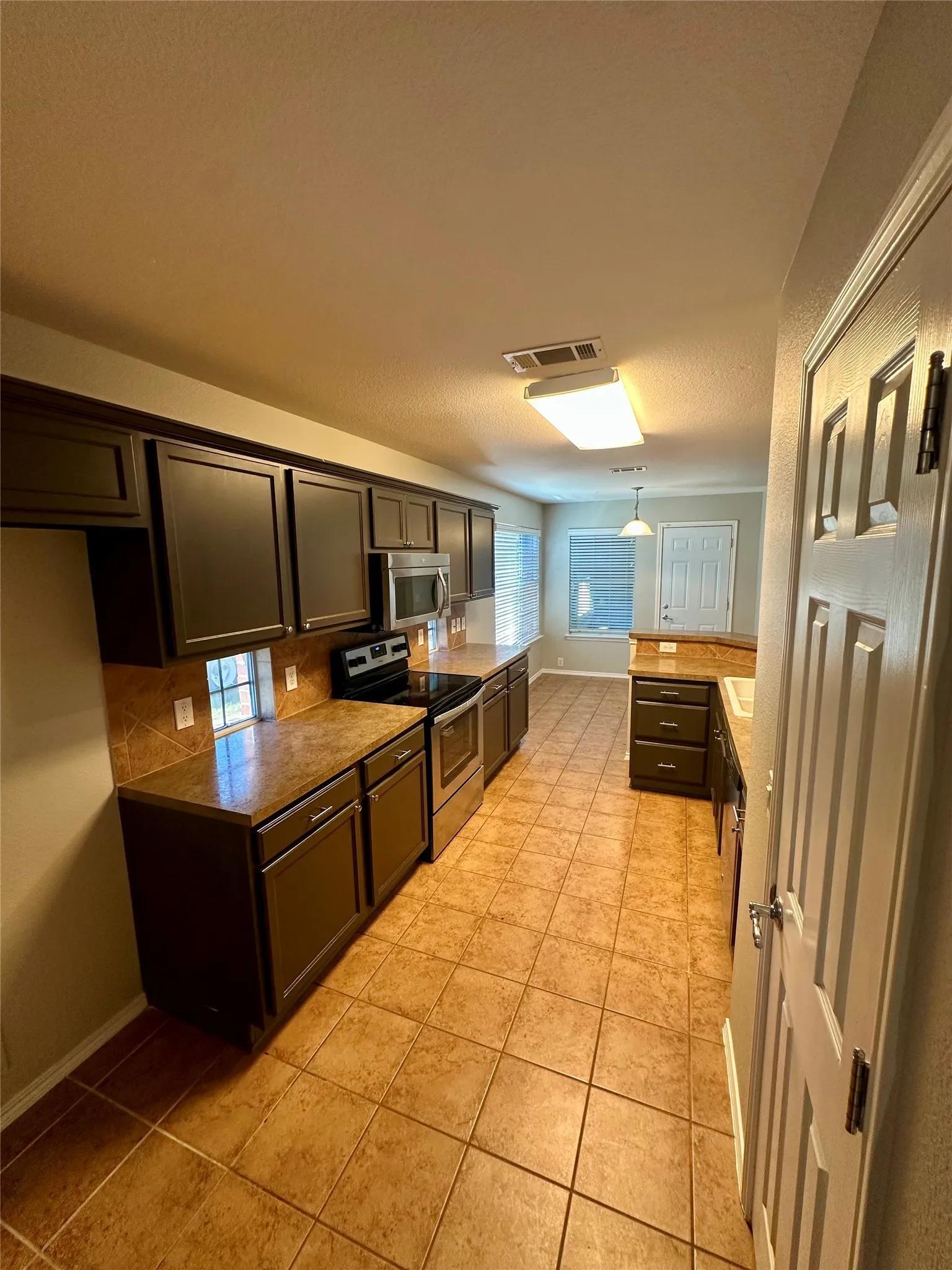 Single Family Residence For Rent in Denton County , 8801 Sierra Trail, Cross Roads, Texas 76227, 4 Bedroom, 3 Bathroom, 2 Garage spaces, 2,627 Sqft, built in 2007, mls#21270711, Real Estate Agent in Cross Roads, Homes For Rent in Denton county, Homes For Rent in Cross Roads, Realtor in Cross Roads Texas, Real Estate Brokerage Independent Realty Texas, Luminita Cordes Realtor