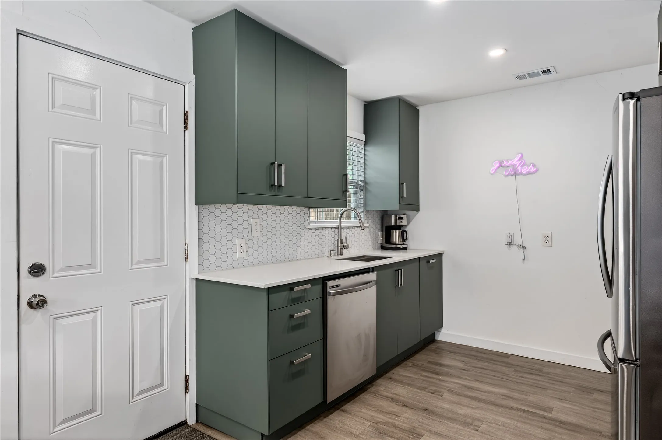 Duplex For Sale in Dallas County , 112 N Adams Avenue, Dallas, Texas 75208, 5 Bedroom, 2 Bathroom, Garage spaces, 2,088 Sqft, built in 1945, mls#21267883, Real Estate Agent in Dallas, Homes For Sale in Dallas county, Homes For Sale in Dallas, Realtor in Dallas Texas, Real Estate Brokerage Independent Realty Texas, Luminita Cordes Realtor