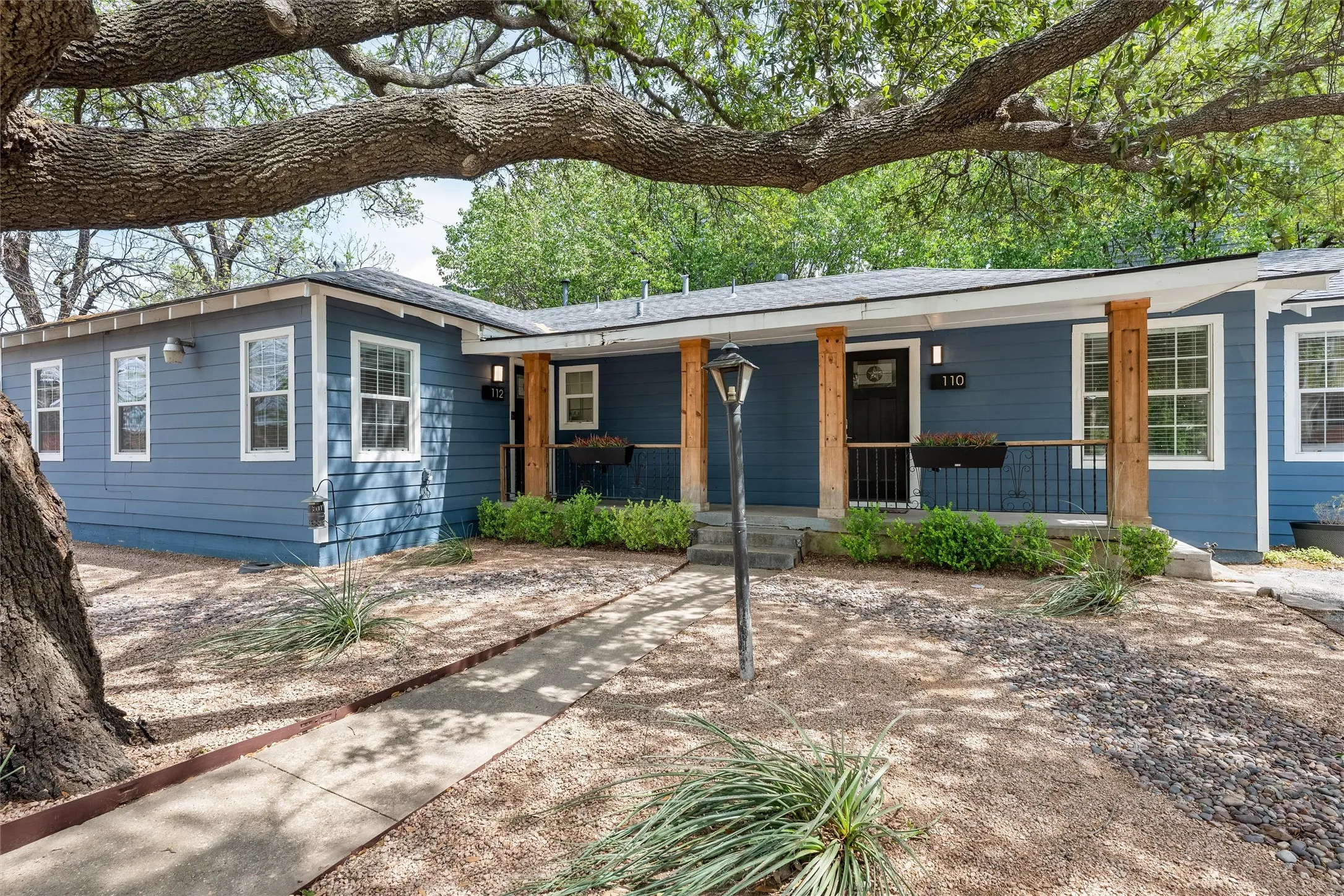 Duplex For Sale in Dallas County , 112 N Adams Avenue, Dallas, Texas 75208, 5 Bedroom, 2 Bathroom, Garage spaces, 2,088 Sqft, built in 1945, mls#21267883, Real Estate Agent in Dallas, Homes For Sale in Dallas county, Homes For Sale in Dallas, Realtor in Dallas Texas, Real Estate Brokerage Independent Realty Texas, Luminita Cordes Realtor