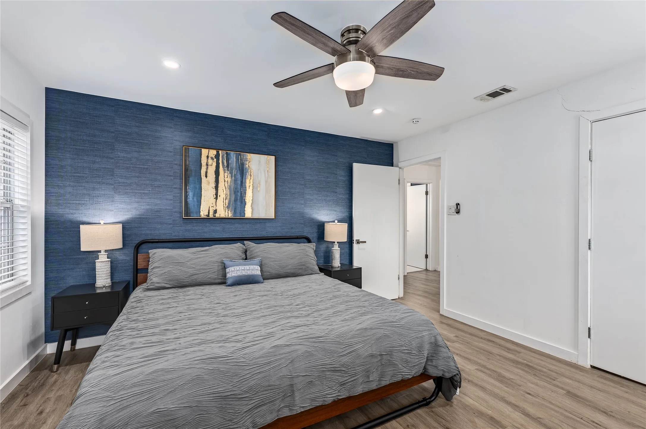 Duplex For Sale in Dallas County , 112 N Adams Avenue, Dallas, Texas 75208, 5 Bedroom, 2 Bathroom, Garage spaces, 2,088 Sqft, built in 1945, mls#21267883, Real Estate Agent in Dallas, Homes For Sale in Dallas county, Homes For Sale in Dallas, Realtor in Dallas Texas, Real Estate Brokerage Independent Realty Texas, Luminita Cordes Realtor