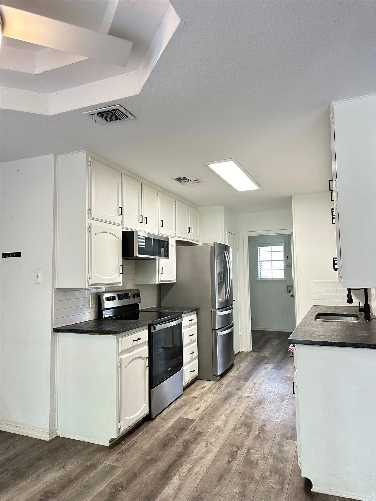 Single Family Residence For Rent in Tarrant County , 228 S Pearson Lane, Keller, Texas 76248, 3 Bedroom, 2 Bathroom, 4 Garage spaces, 1,958 Sqft, built in 1985, mls#21255444, Real Estate Agent in Keller, Homes For Rent in Tarrant county, Homes For Rent in Keller, Realtor in Keller Texas, Real Estate Brokerage Independent Realty Texas, Luminita Cordes Realtor