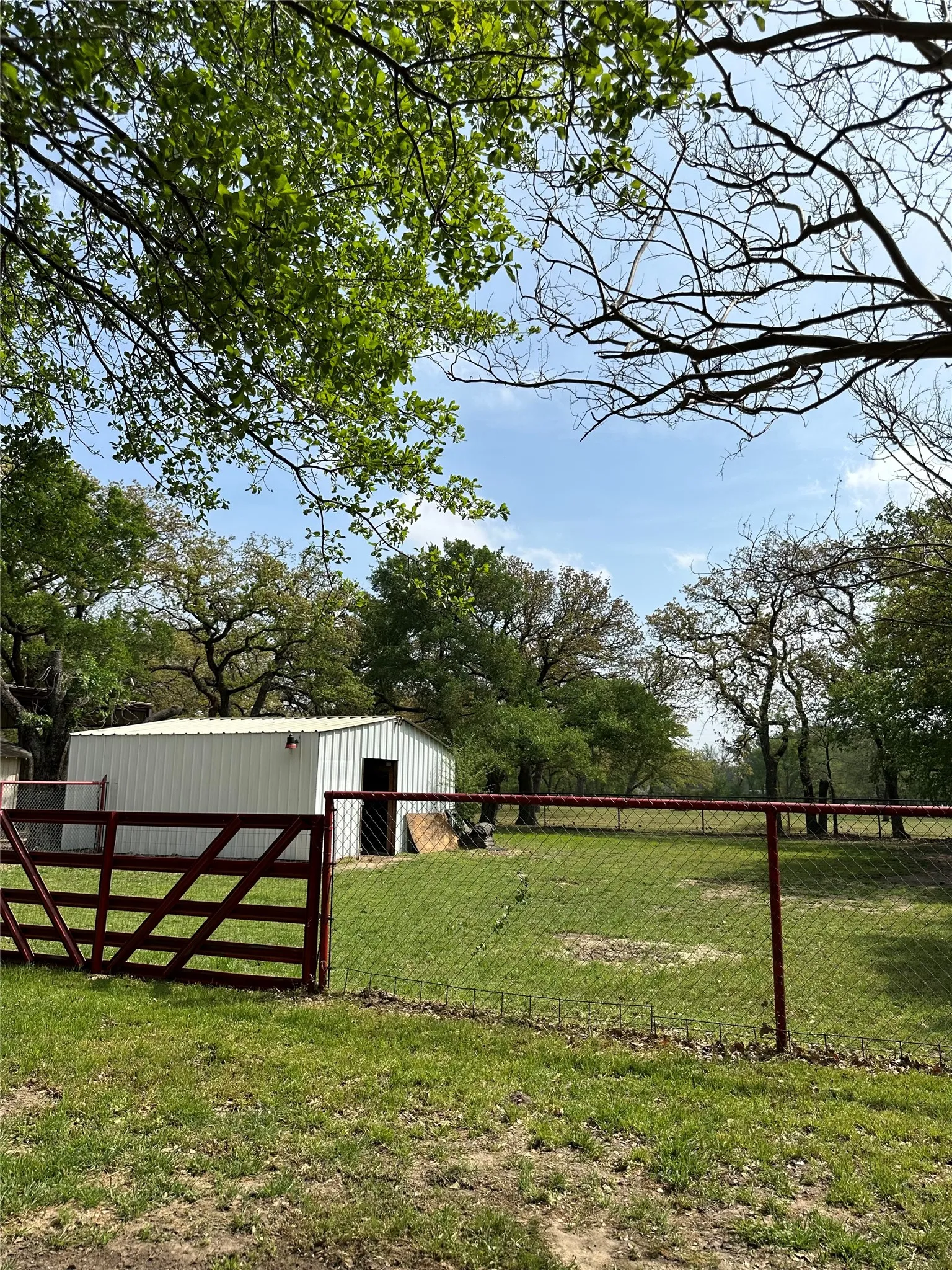 Single Family Residence For Rent in Tarrant County , 228 S Pearson Lane, Keller, Texas 76248, 3 Bedroom, 2 Bathroom, 4 Garage spaces, 1,958 Sqft, built in 1985, mls#21255444, Real Estate Agent in Keller, Homes For Rent in Tarrant county, Homes For Rent in Keller, Realtor in Keller Texas, Real Estate Brokerage Independent Realty Texas, Luminita Cordes Realtor