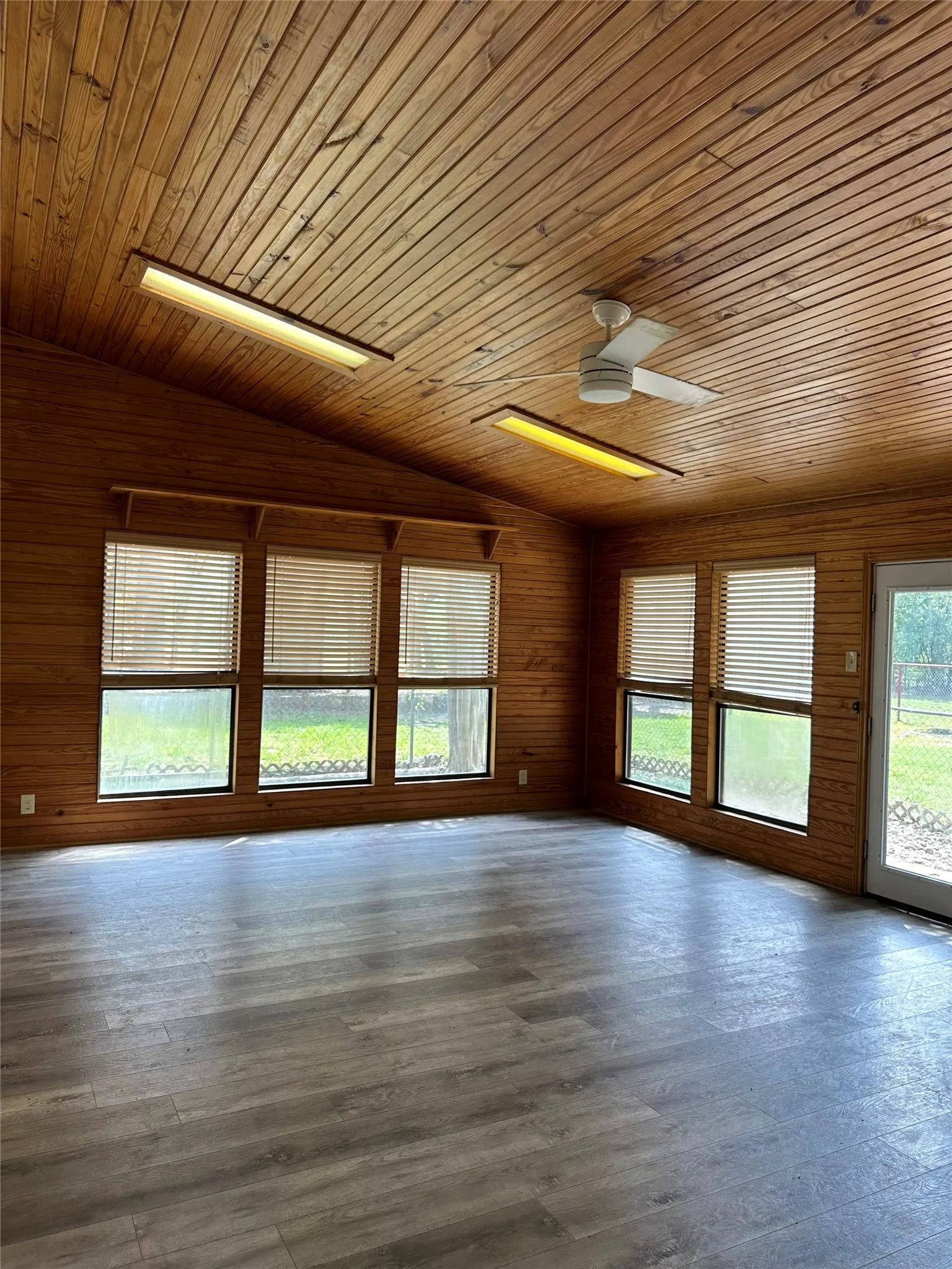 Single Family Residence For Rent in Tarrant County , 228 S Pearson Lane, Keller, Texas 76248, 3 Bedroom, 2 Bathroom, 4 Garage spaces, 1,958 Sqft, built in 1985, mls#21255444, Real Estate Agent in Keller, Homes For Rent in Tarrant county, Homes For Rent in Keller, Realtor in Keller Texas, Real Estate Brokerage Independent Realty Texas, Luminita Cordes Realtor