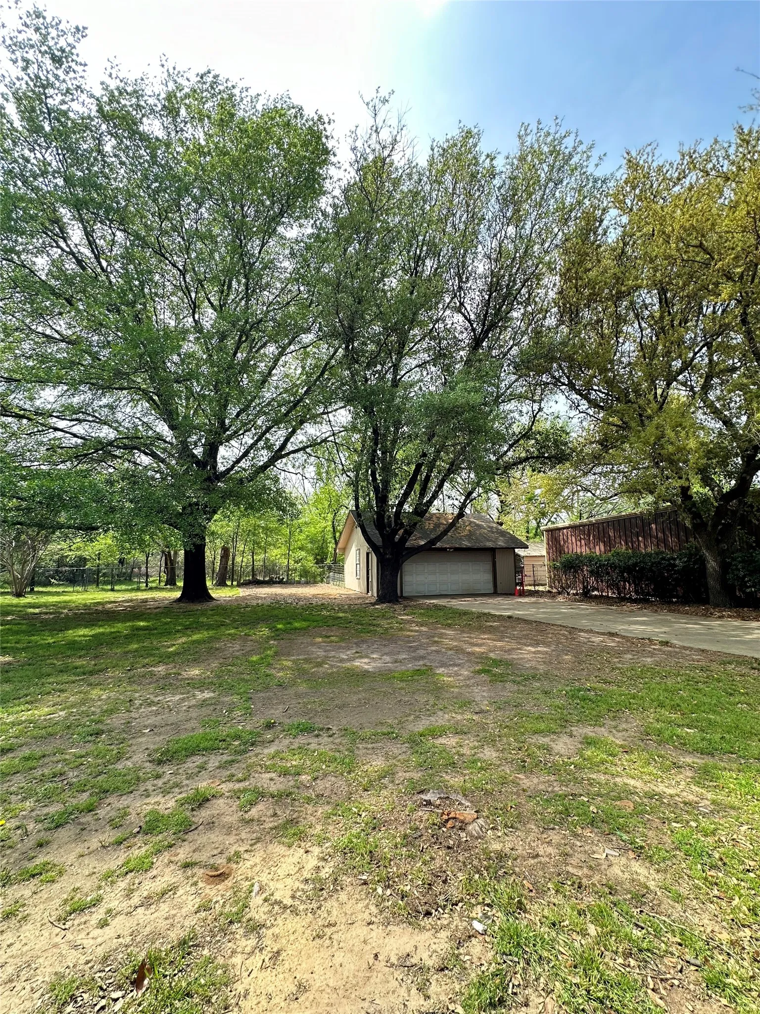 Single Family Residence For Rent in Tarrant County , 228 S Pearson Lane, Keller, Texas 76248, 3 Bedroom, 2 Bathroom, 4 Garage spaces, 1,958 Sqft, built in 1985, mls#21255444, Real Estate Agent in Keller, Homes For Rent in Tarrant county, Homes For Rent in Keller, Realtor in Keller Texas, Real Estate Brokerage Independent Realty Texas, Luminita Cordes Realtor