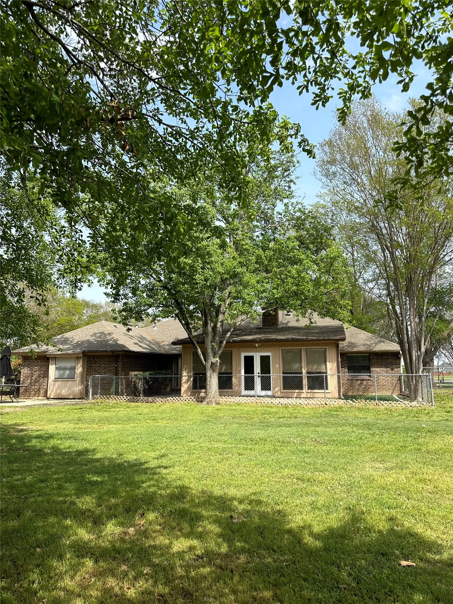 Single Family Residence For Rent in Tarrant County , 228 S Pearson Lane, Keller, Texas 76248, 3 Bedroom, 2 Bathroom, 4 Garage spaces, 1,958 Sqft, built in 1985, mls#21255444, Real Estate Agent in Keller, Homes For Rent in Tarrant county, Homes For Rent in Keller, Realtor in Keller Texas, Real Estate Brokerage Independent Realty Texas, Luminita Cordes Realtor